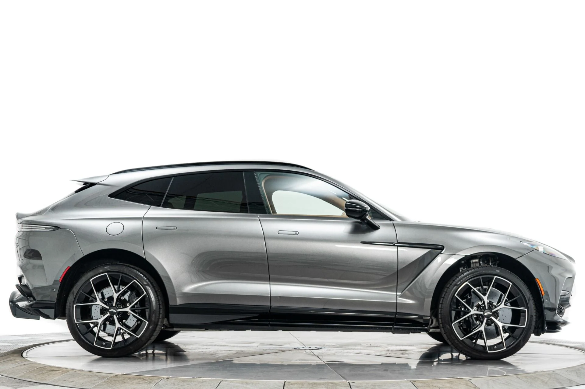 mph001_326450567_Used_2025_Aston_Martin_DBX_707_1780350121_0377828055