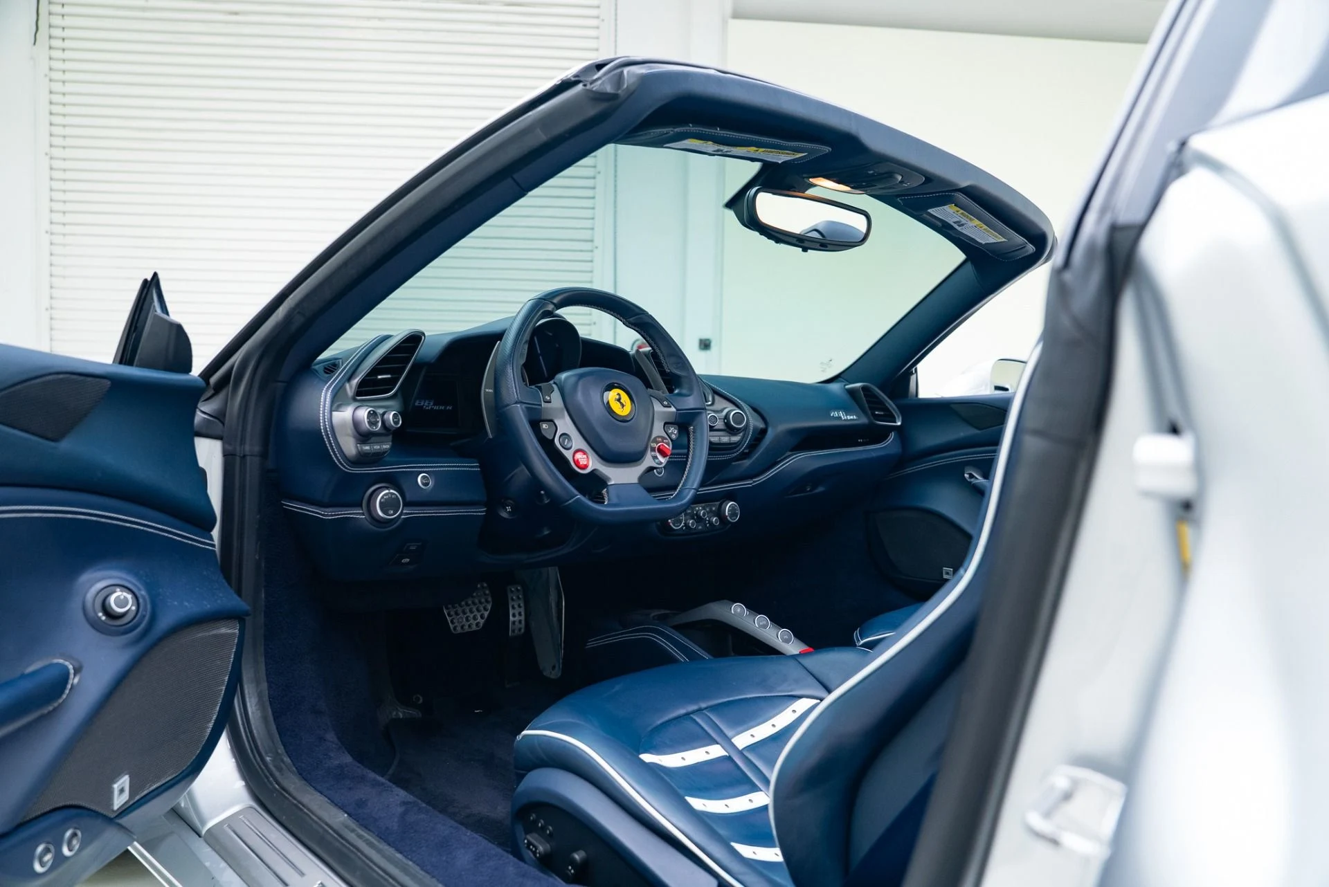 mph001_3268783248_Used_2017_Ferrari_488_Spider_1762375405_560a5415cf