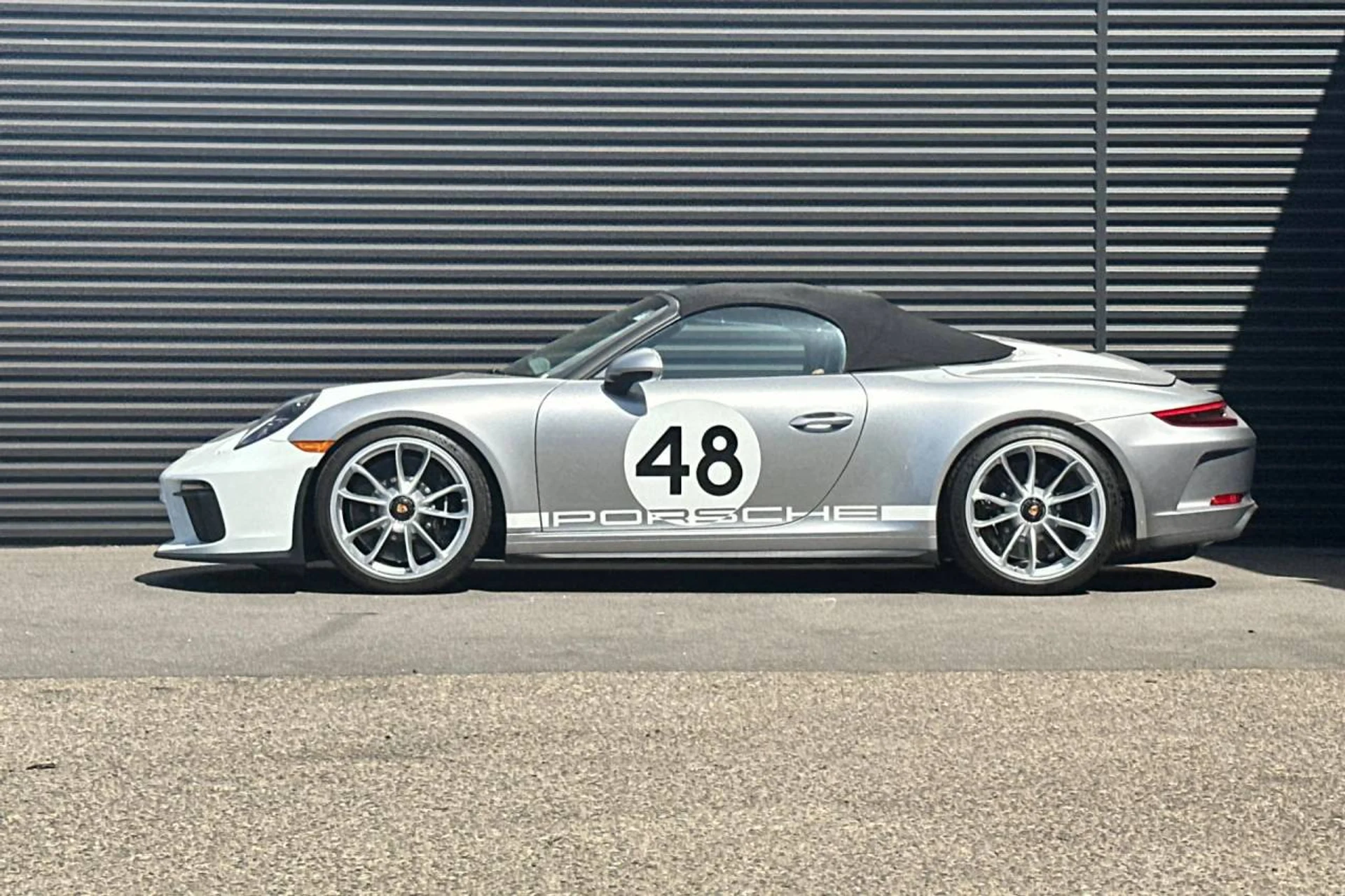 mph001_3272802828_1280_a369ce529c