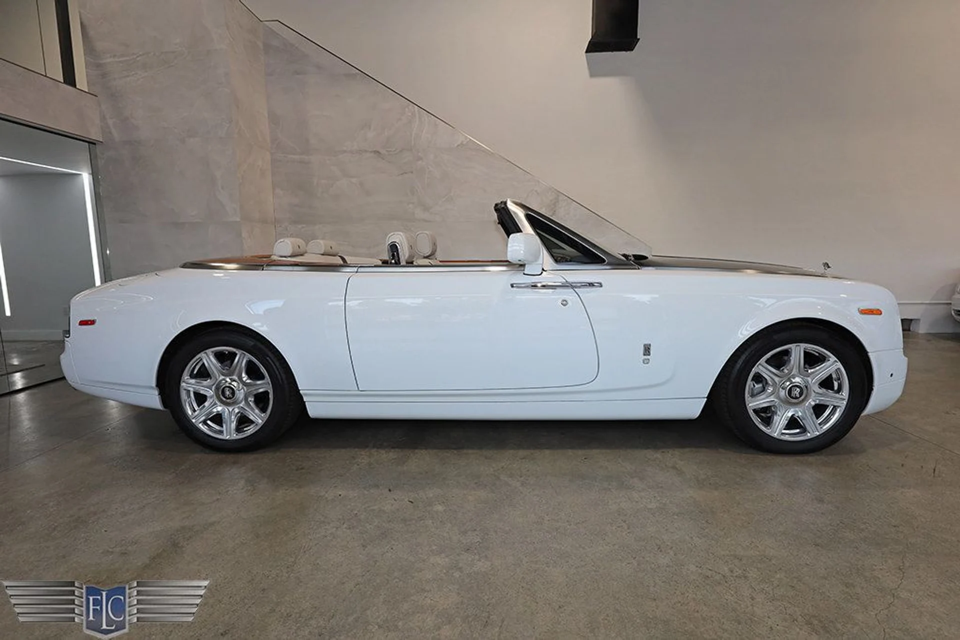 mph001_3279186616_used_2014_rolls_royce_phantom_drophead_coupe_9689_22941725_2_1024_4346d3f41b
