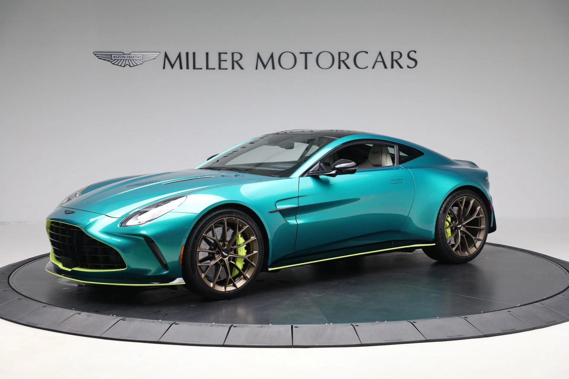 mph001_3279679186_New_2025_Aston_Martin_Vantage_200e7fedca