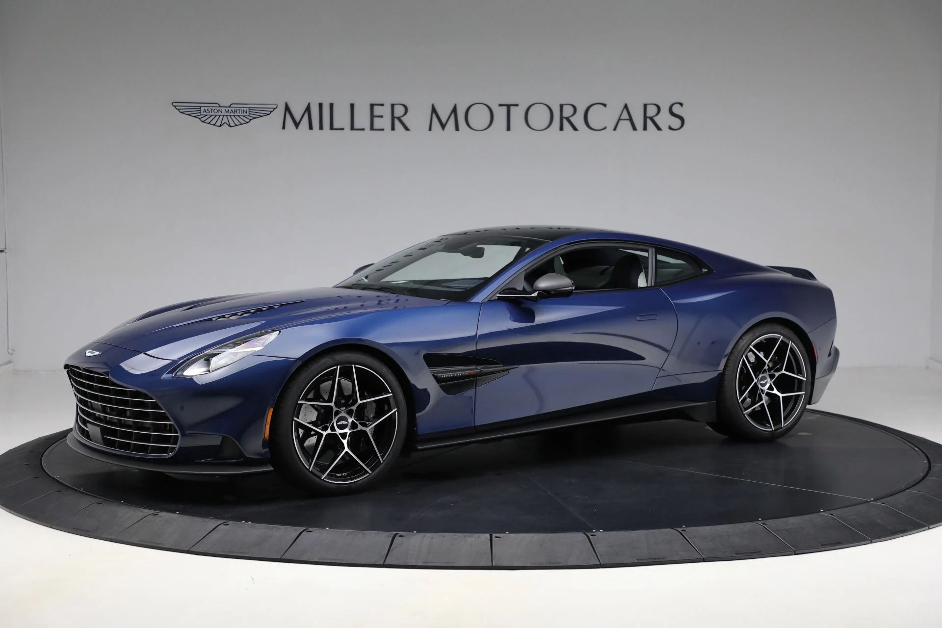 mph001_3286570146_New_2025_Aston_Martin_Vanquish_1735676879_7fe1009450