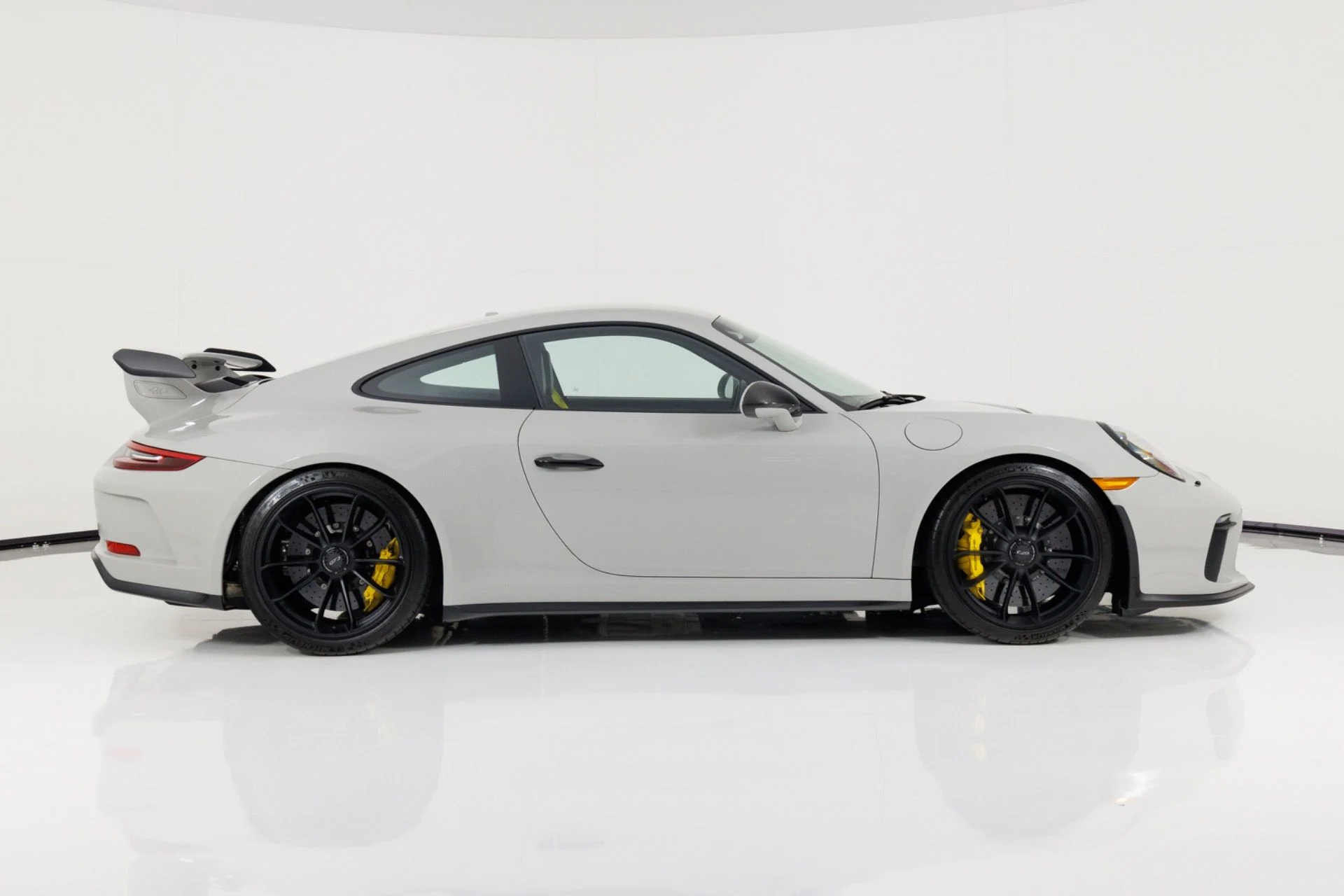 mph001_3289728163_Used_2018_Porsche_911_GT_3_1782944812_0017a93fbd