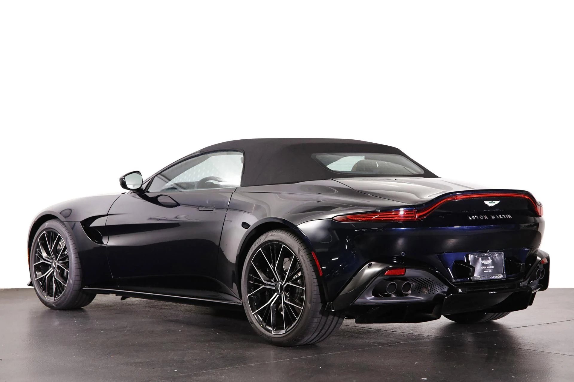mph001_3292053687_Used_2023_Aston_Martin_Vantage_1698838092_3d06e96726