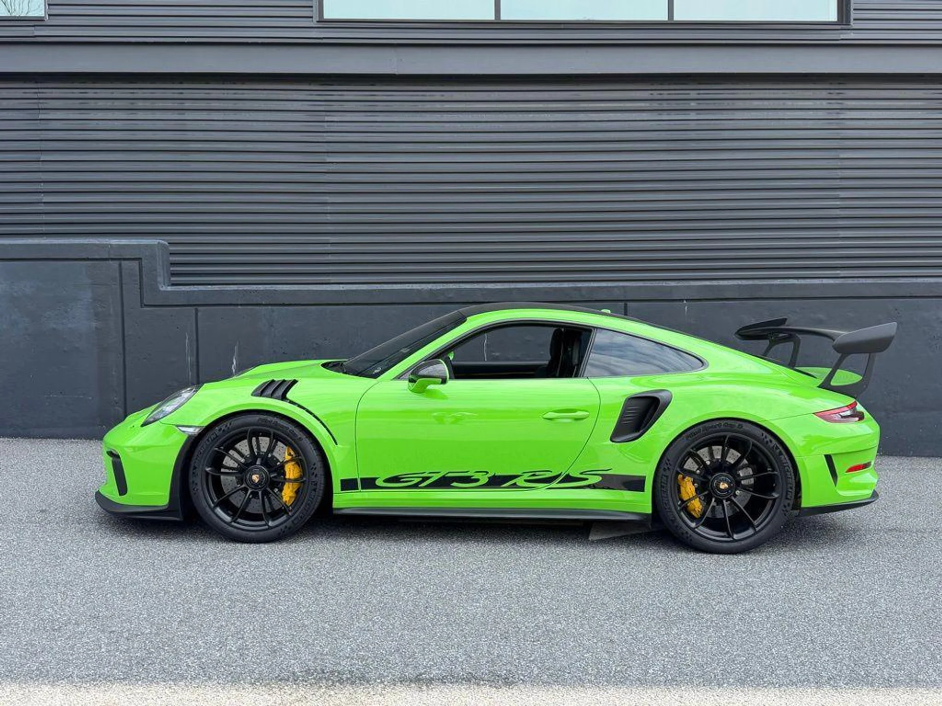 mph001_3294998703_M_Fy36liqgj5w2_XE_Jy_R_Exm8me_R4k_724305885b