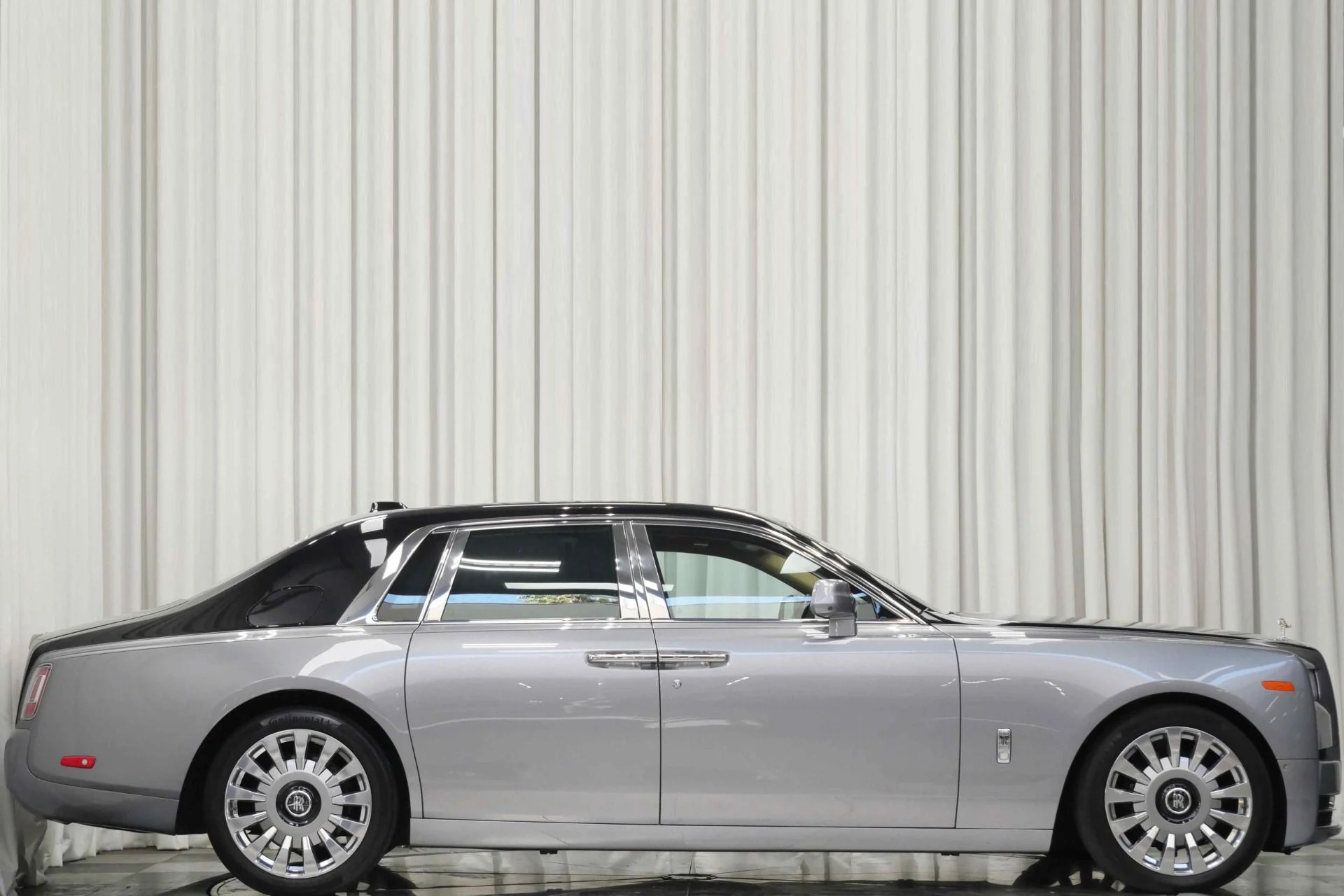 mph001_3299091341_Used_2020_Rolls_Royce_Phantom_1760120905_a4bad4475c