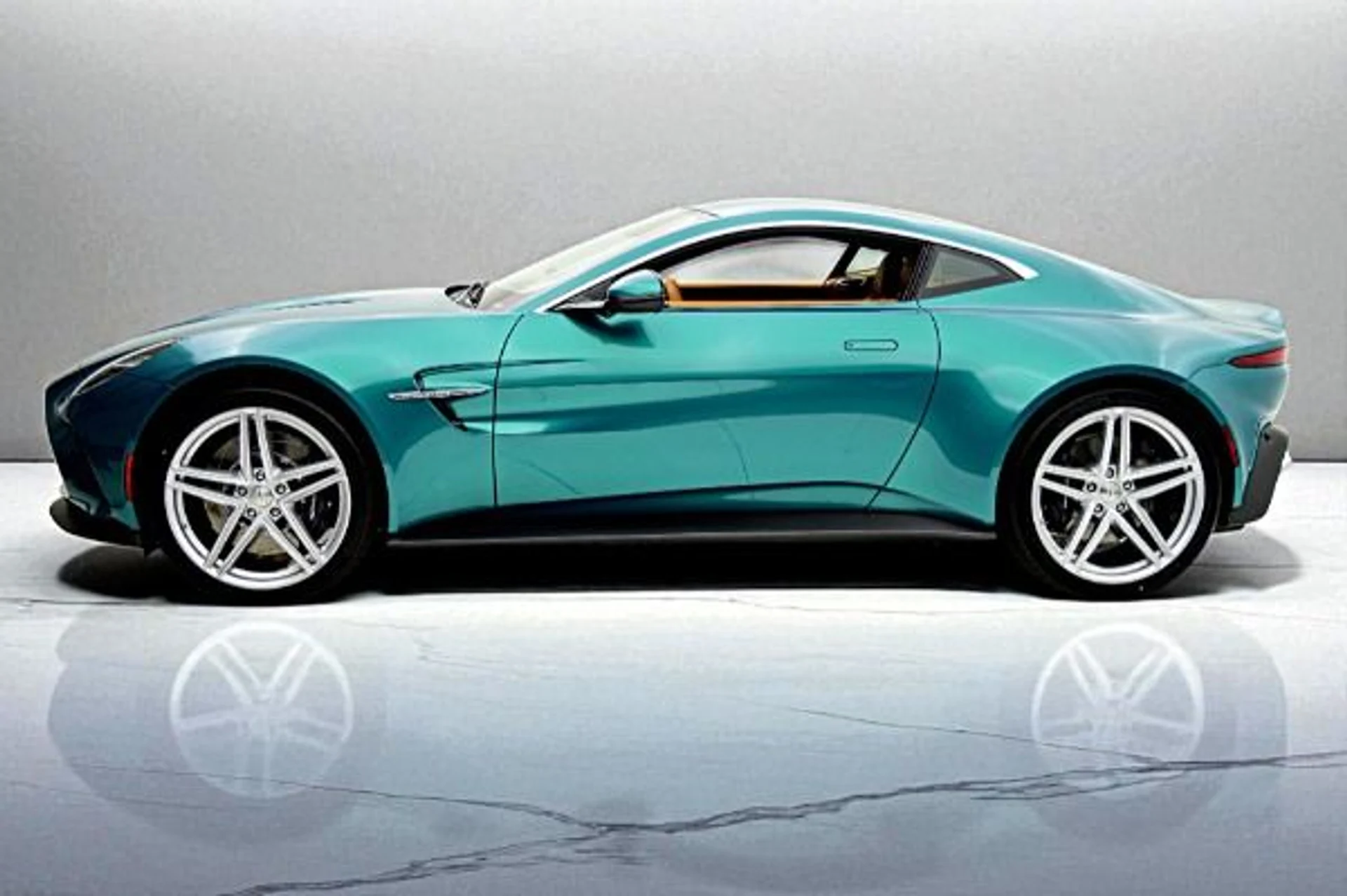 mph001_3308429225_New_2025_Aston_Martin_Vantage_ee1914c758