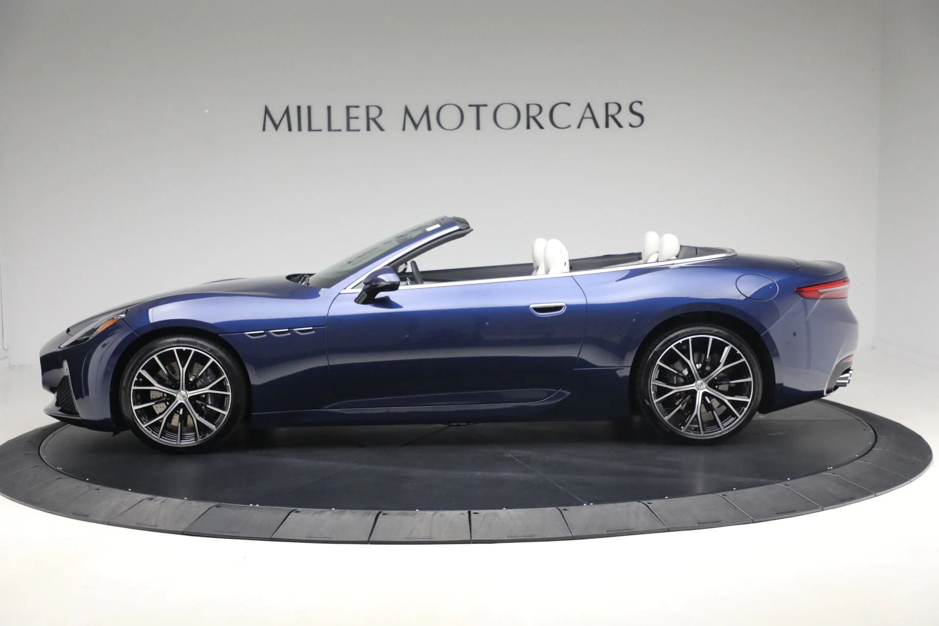 mph001_3317137341_New_2026_Maserati_Gran_Cabrio_Modena_1760548324_75fc614b9e