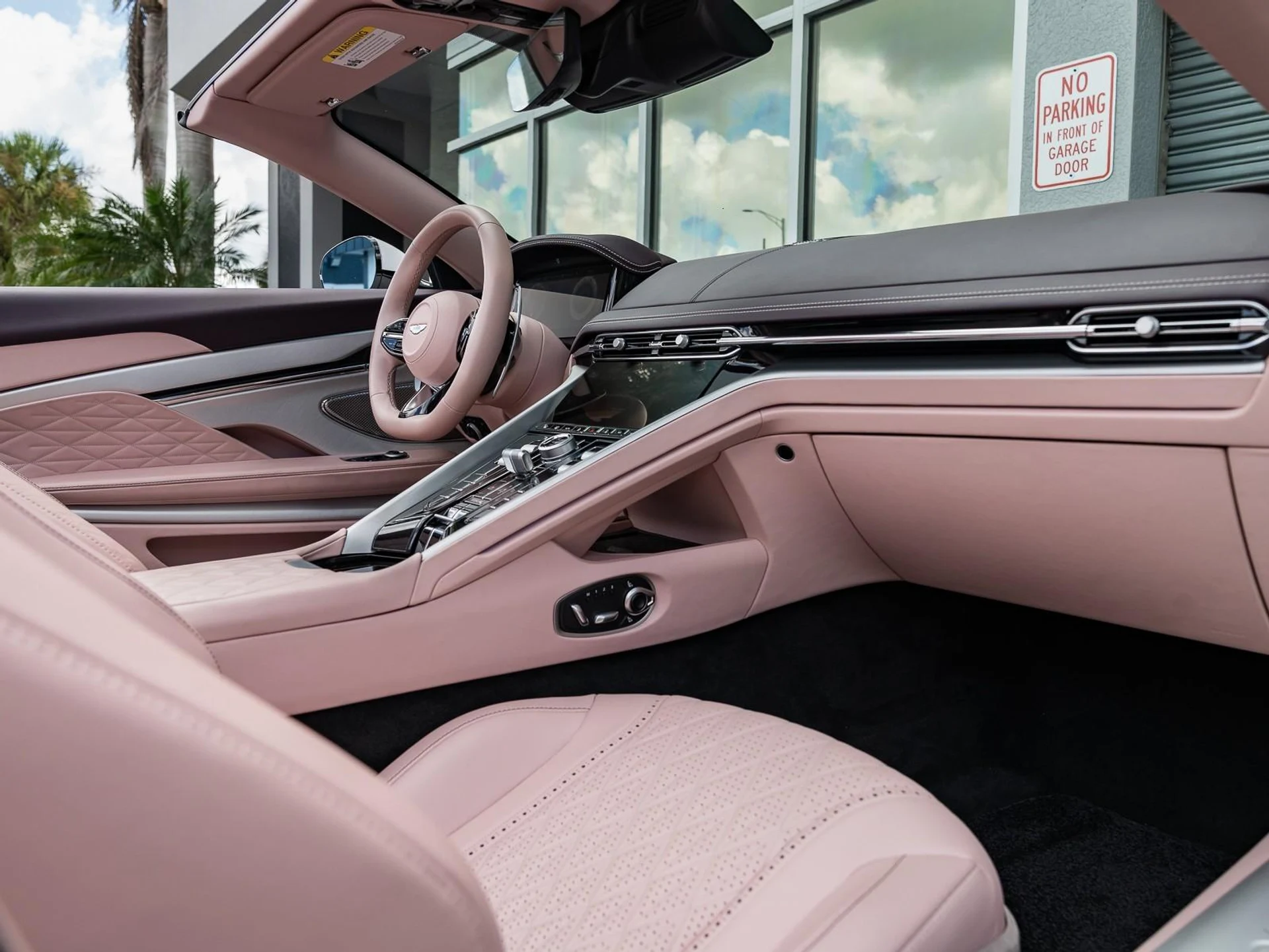 mph001_3323342322_Used_2025_Aston_Martin_DB_12_1761167109_689d4bba4c