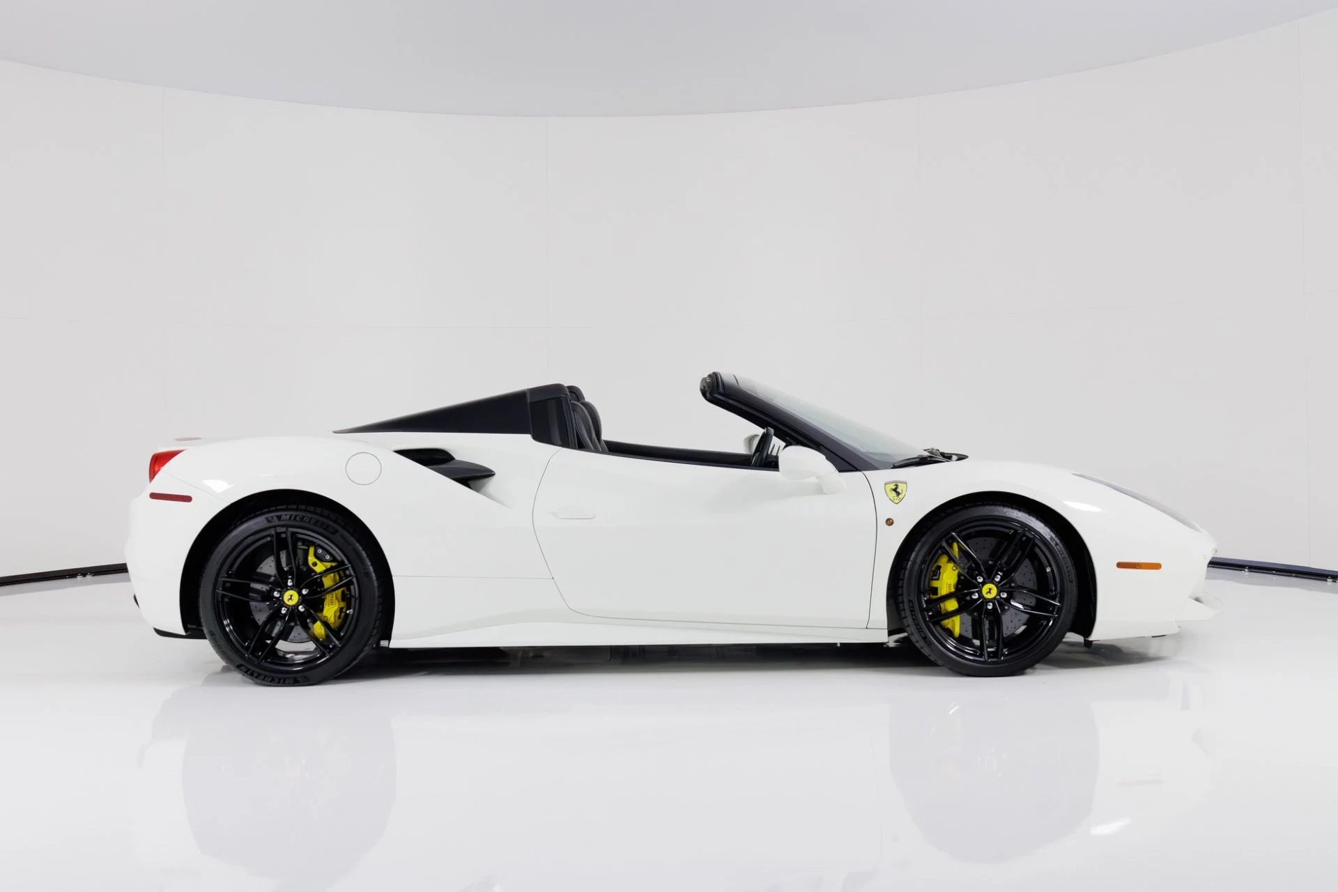 mph001_3328411171_Used_2018_Ferrari_488_Spider_1768934428_eb9d3a7208