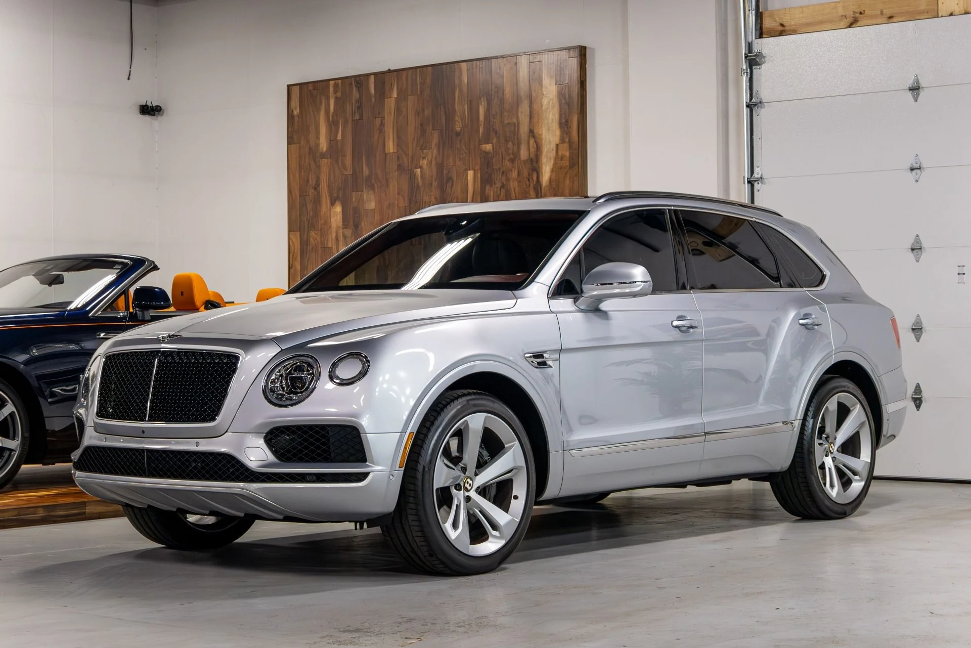 mph001_3329634452_Used_2020_Bentley_Bentayga_V8_1776285923_8a7b6dfe6d