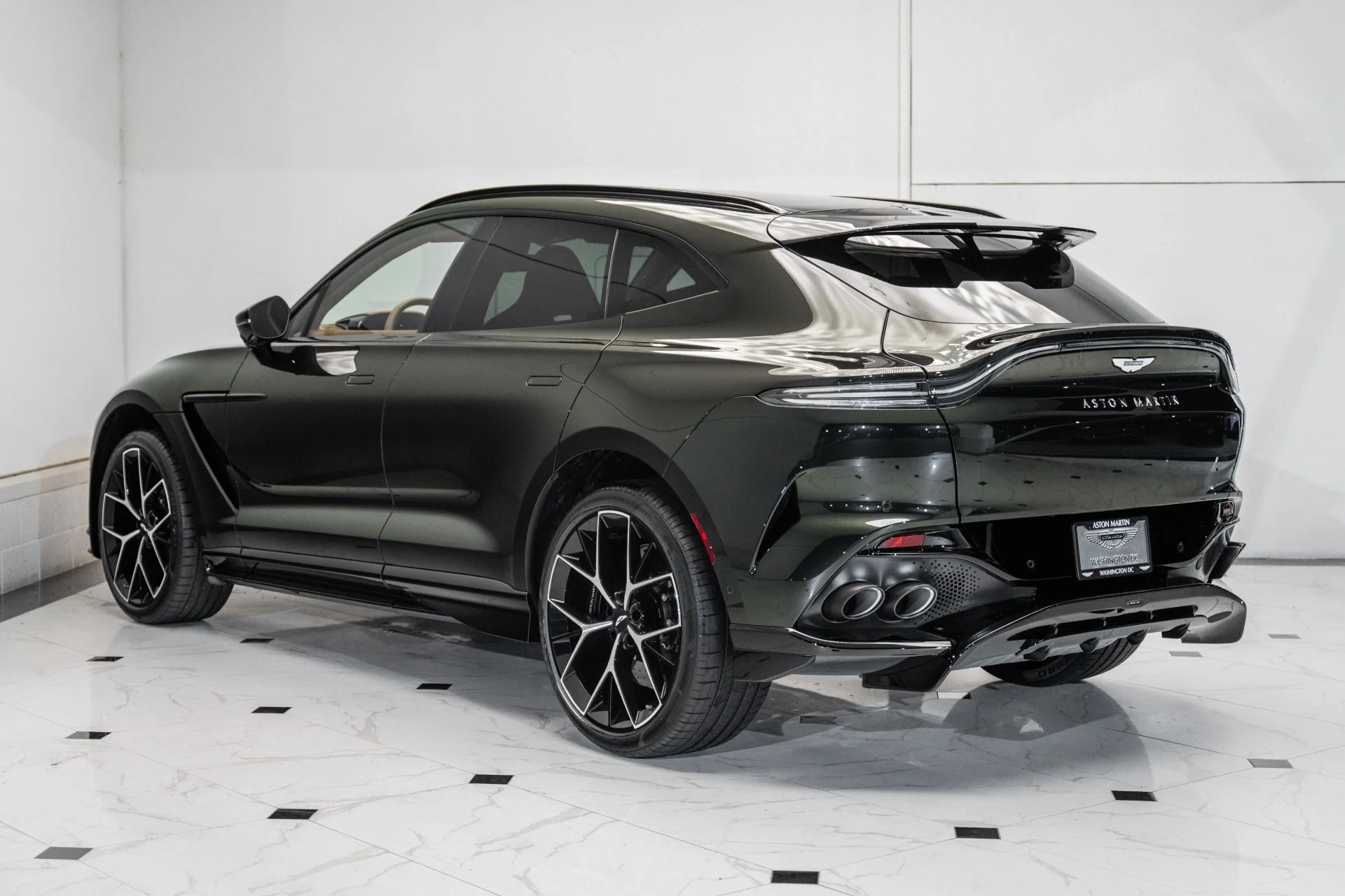 mph001_3332895343_New_2026_ASTON_MARTIN_DBX_707_1759283914_2ce0959236