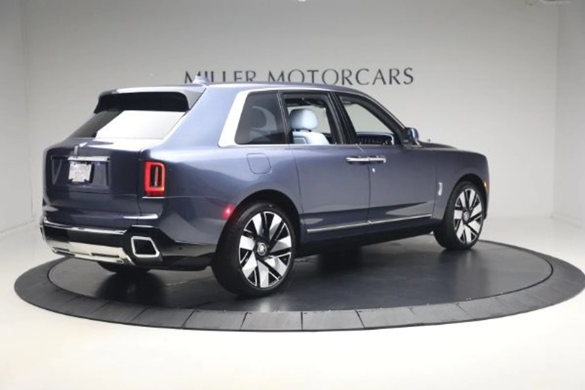 mph001_3333735613_Used_2025_Rolls_Royce_Cullinan_29b92318d6