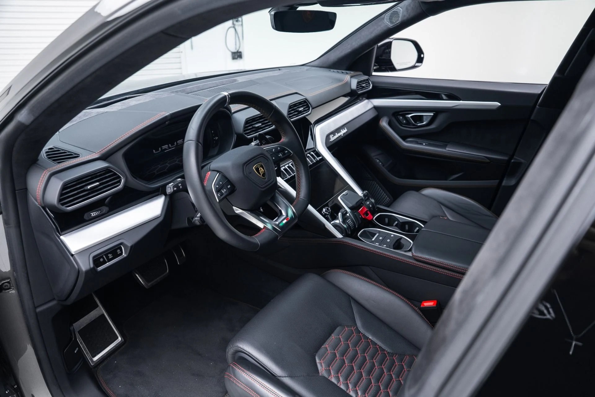 mph001_3334454328_Used_2021_Lamborghini_Urus_1764807920_293a17c643