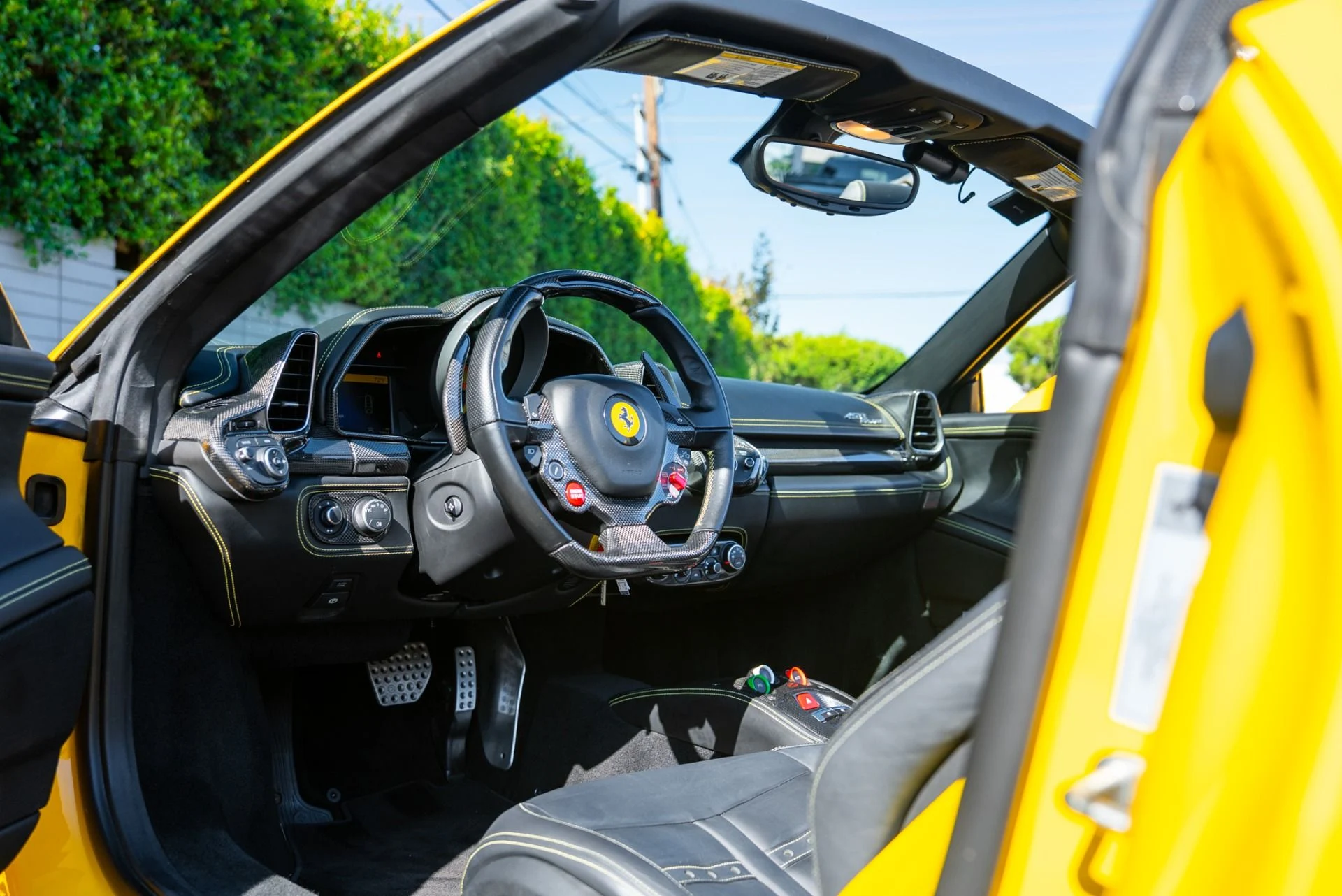 mph001_3349029029_Used_2012_Ferrari_458_Spider_1762304624_0f0006a1f8