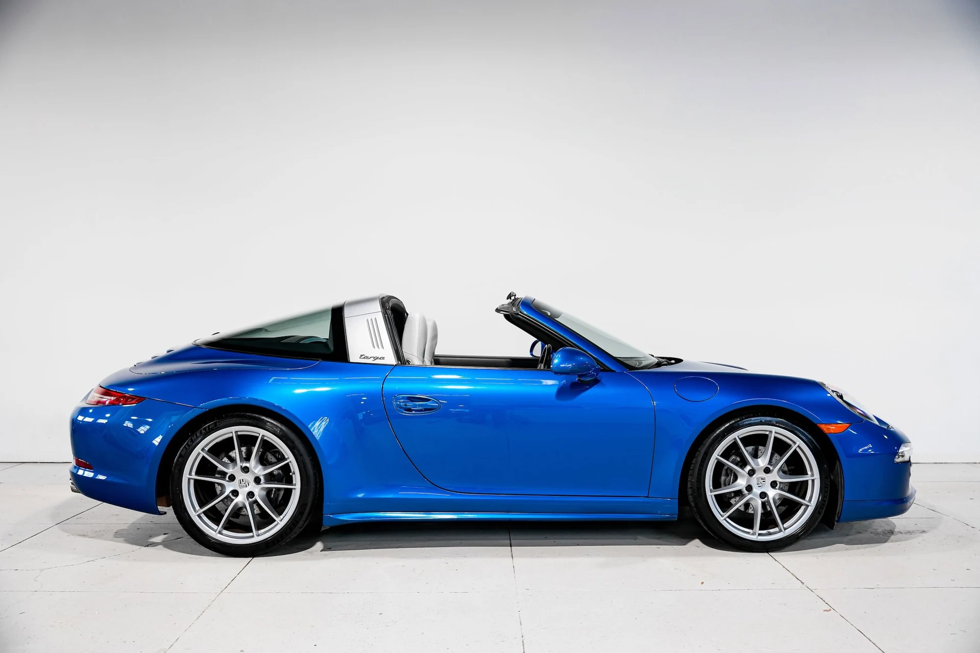 mph001_335579372_57094321b6cd0ec01132bc91aa9ffa28x_63cf1c3c6a