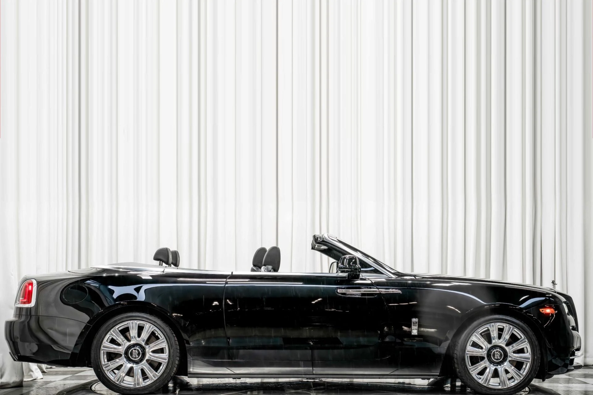 mph001_3361460681_Used_2017_Rolls_Royce_Dawn_Full_Polish_Wheels_Contrast_Stitching_and_Piping_Low_Miles_1764715069_5e4e1880c0