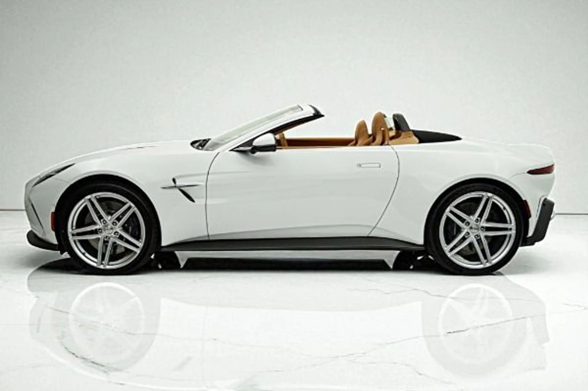 mph001_3363354718_New_2026_Aston_Martin_Vantage_Roadster_de1e6753f3