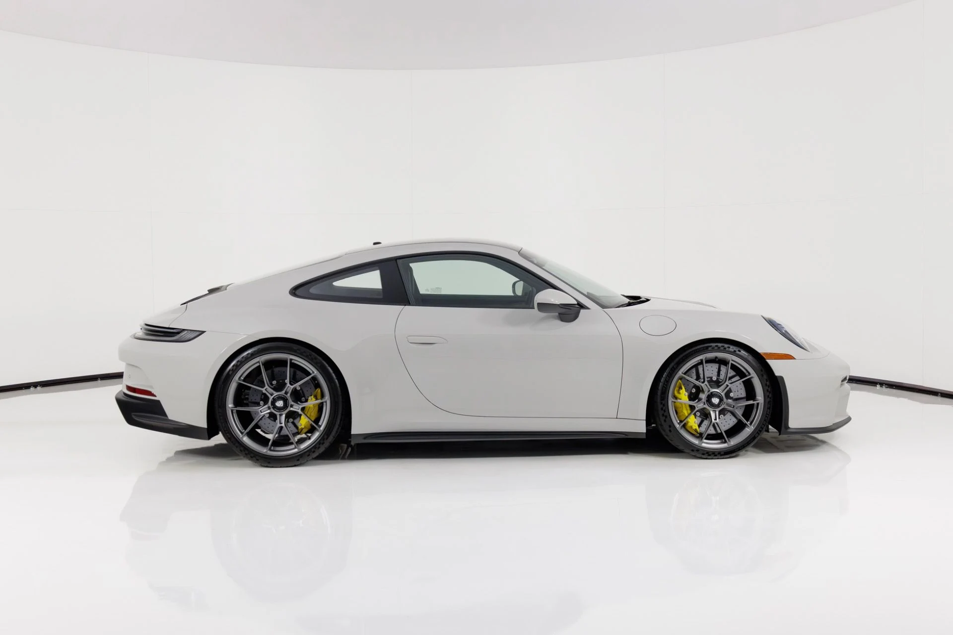 mph001_3364893793_Used_2024_Porsche_911_GT_3_Touring_1767999905_b6c261d84e