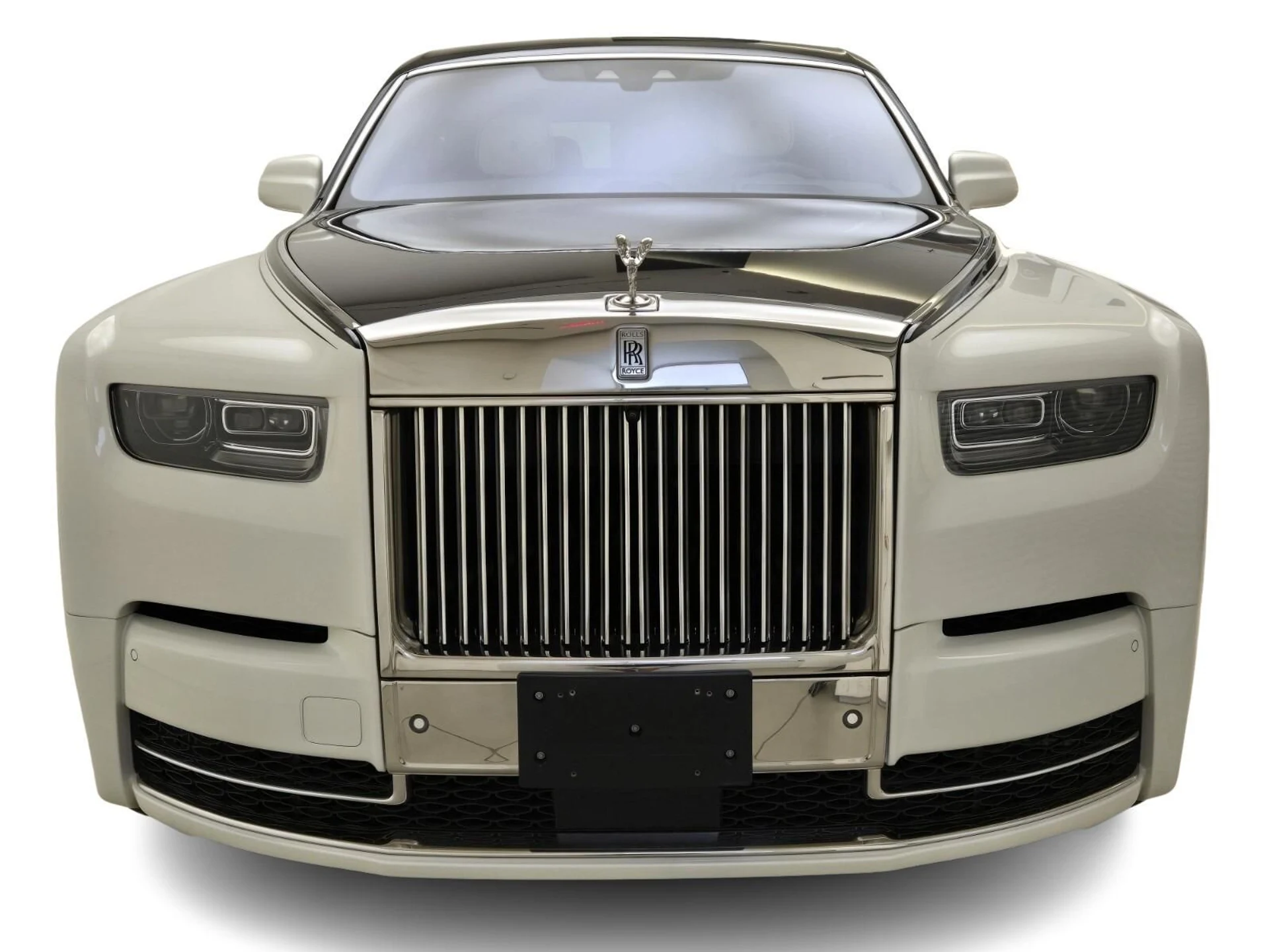 mph001_3373592039_Used_2023_Rolls_Royce_Phantom_1755413466_752101574d