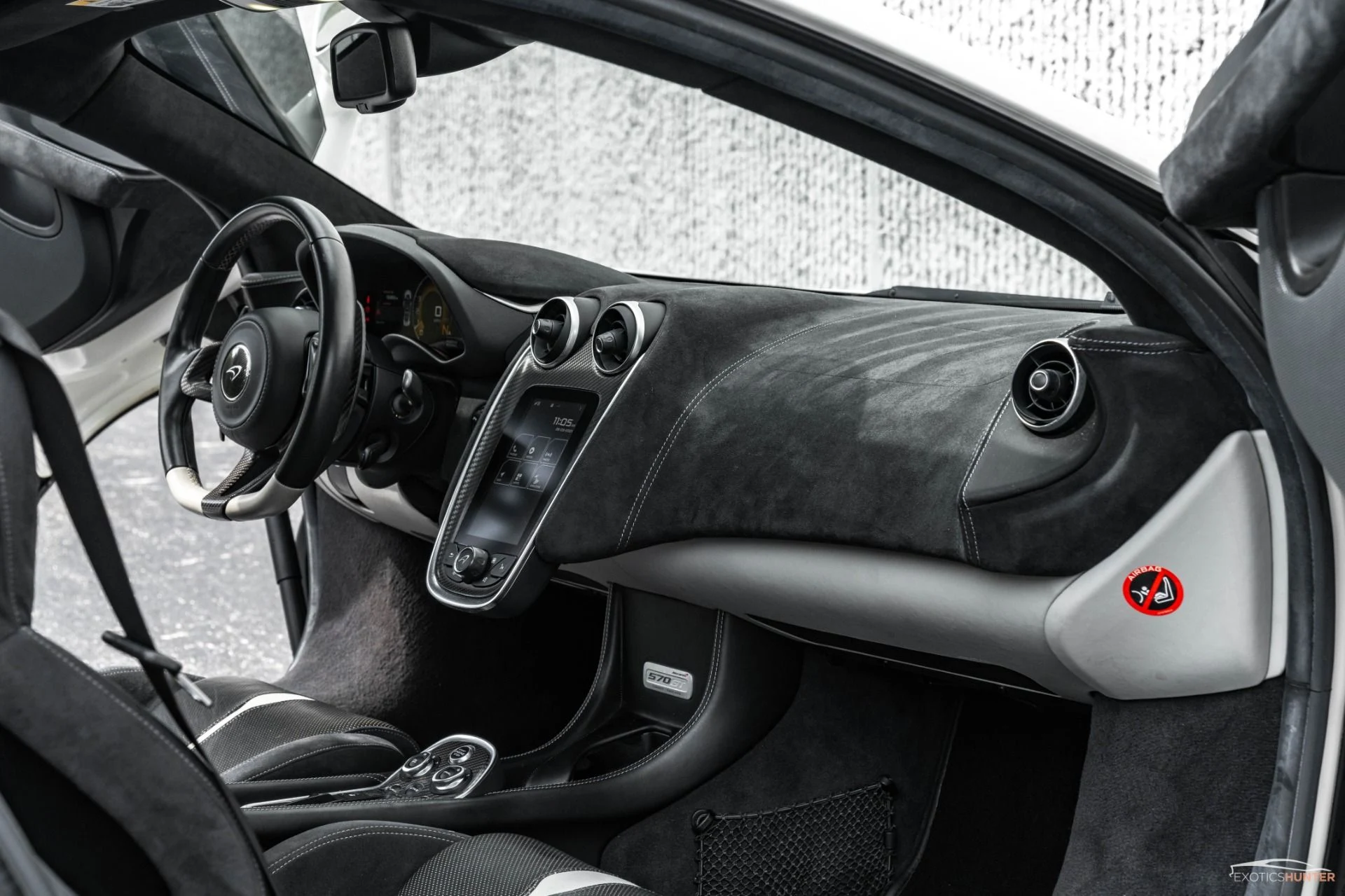 mph001_3396199068_Used_2017_Mc_Laren_570_GT_w_Carbon_Fiber_Interior_Pack_Two_Tone_White_Black_Interior_1762205612_5d2acef1c9