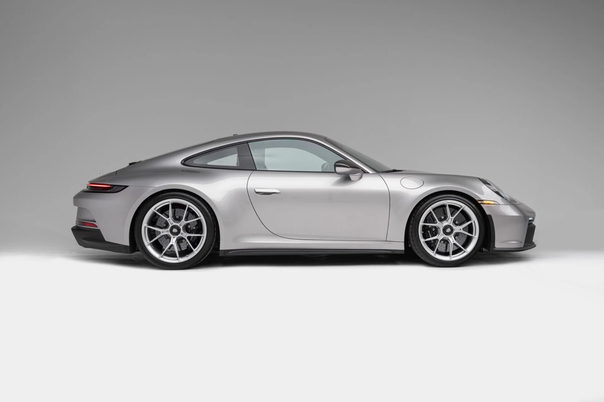 mph001_3403800718_Used_2024_Porsche_911_GT_3_Touring_1776272094_792cde93aa