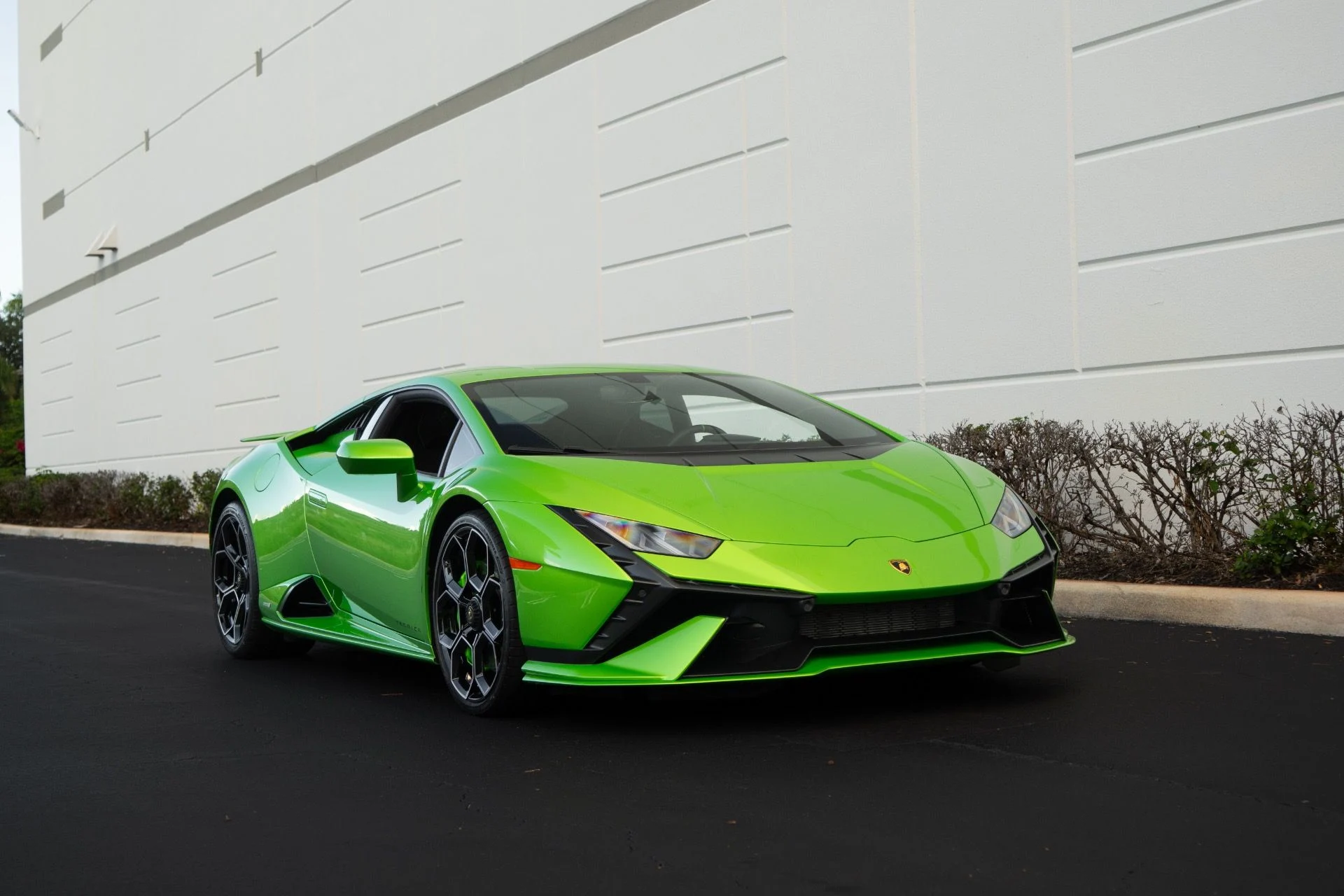 mph001_3408272618_Used_2023_Lamborghini_Huracan_Tecnica_1761058582_d5ced9355b