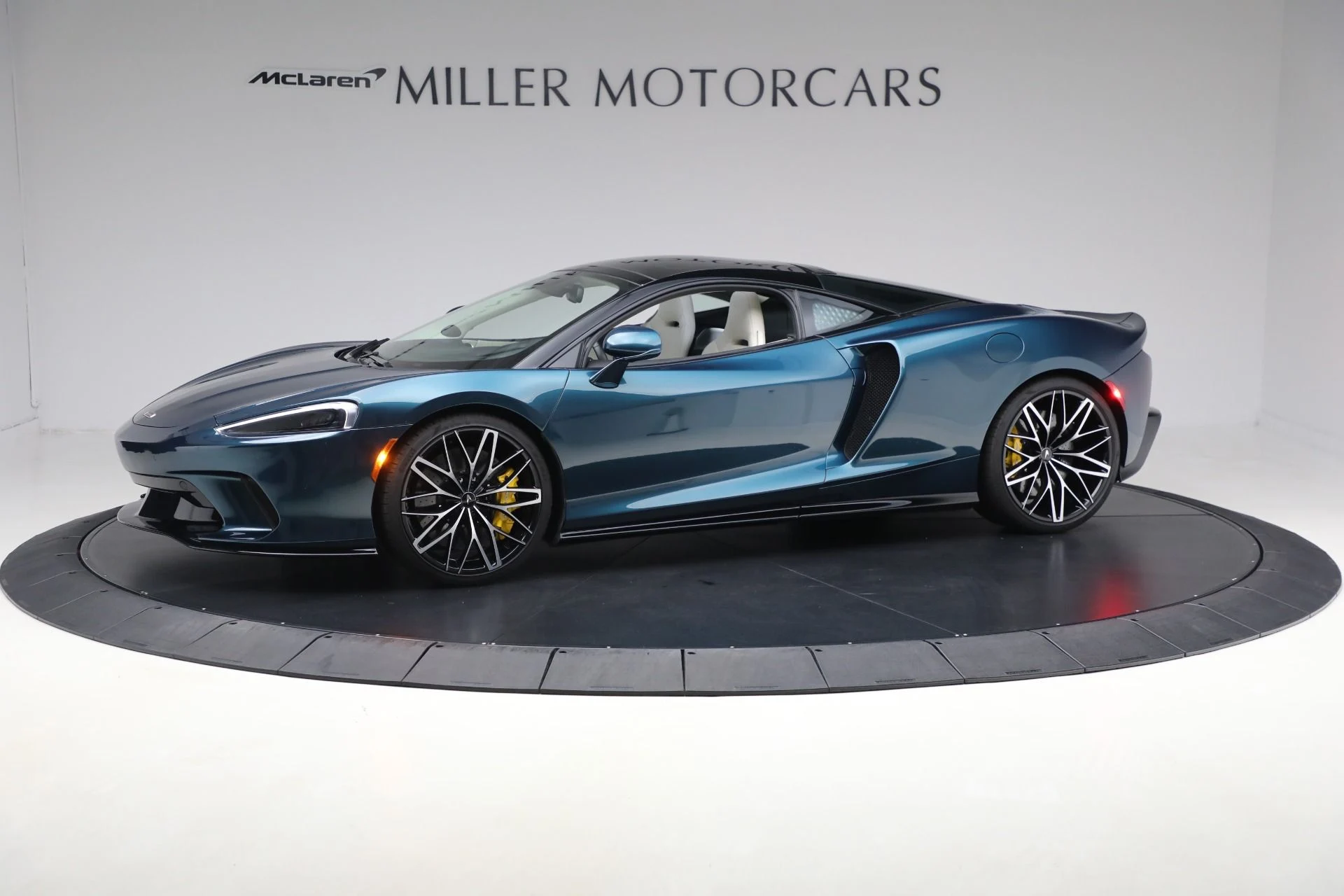 mph001_3415469153_Used_2023_Mc_Laren_GT_Luxe_c1353af38b
