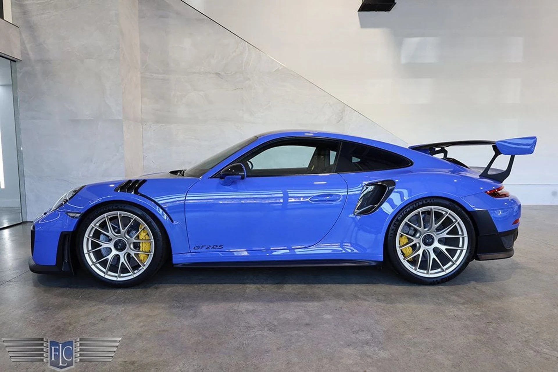 mph001_3417767216_used_2018_porsche_911_gt2rsweissach_9689_22919287_2_1024_604cee2bc7