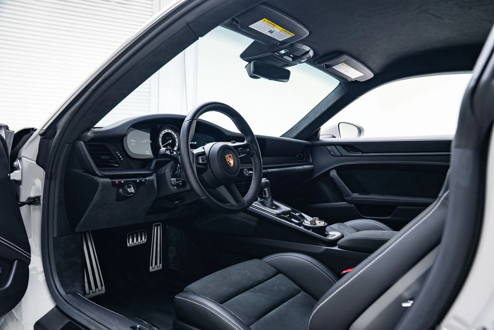 mph001_3437229656_Used_2024_Porsche_911_GT_3_1766184569_8fedbf2a9c