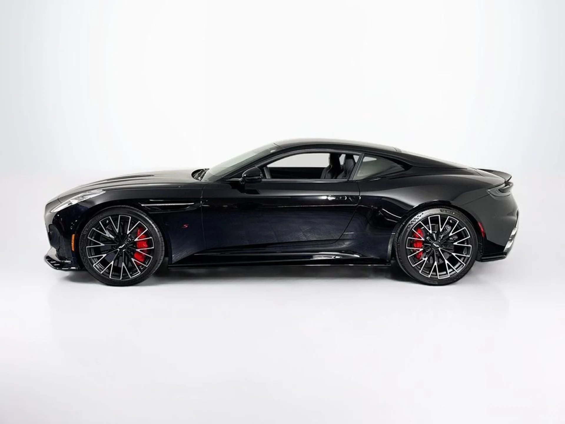 mph001_344812141_new_2026_aston_martin_db12_scoupe_11350_23060262_2_1024_ef6844bf95