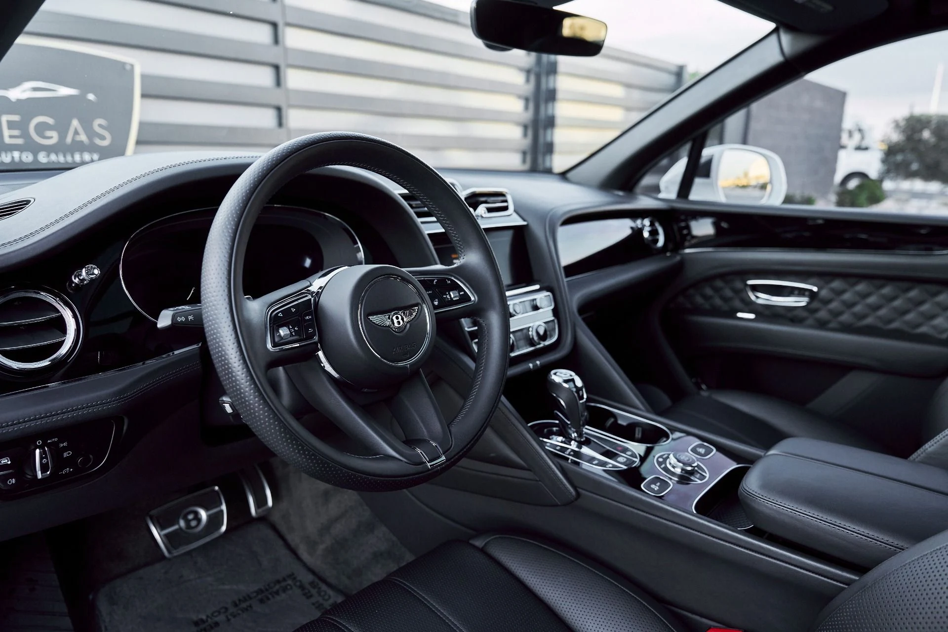 mph001_3455967376_Used_2022_Bentley_Bentayga_V8_1768246078_24811b37c4