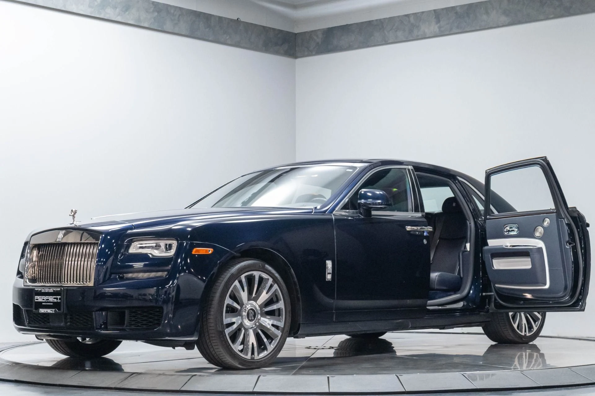 mph001_3462436211_Used_2018_Rolls_Royce_Ghost_Base_1786492649_e5a6125ef2