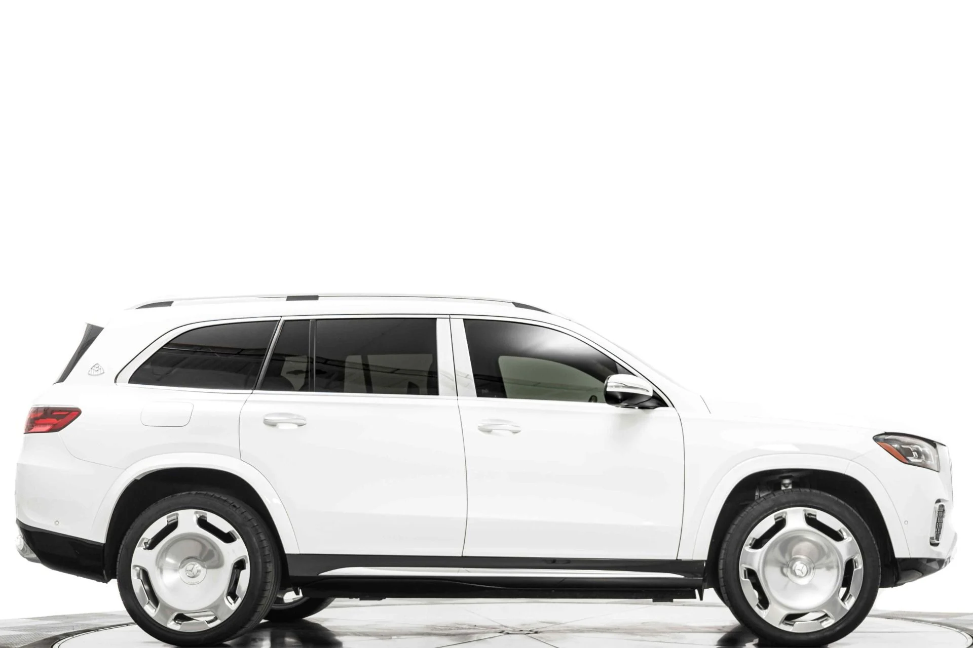 mph001_3476229689_Used_2024_Mercedes_Benz_Maybach_GLS_600_4_MATIC_4_Seat_Configuration_Rear_Seat_Entertainment_1776281488_80ee4f916e