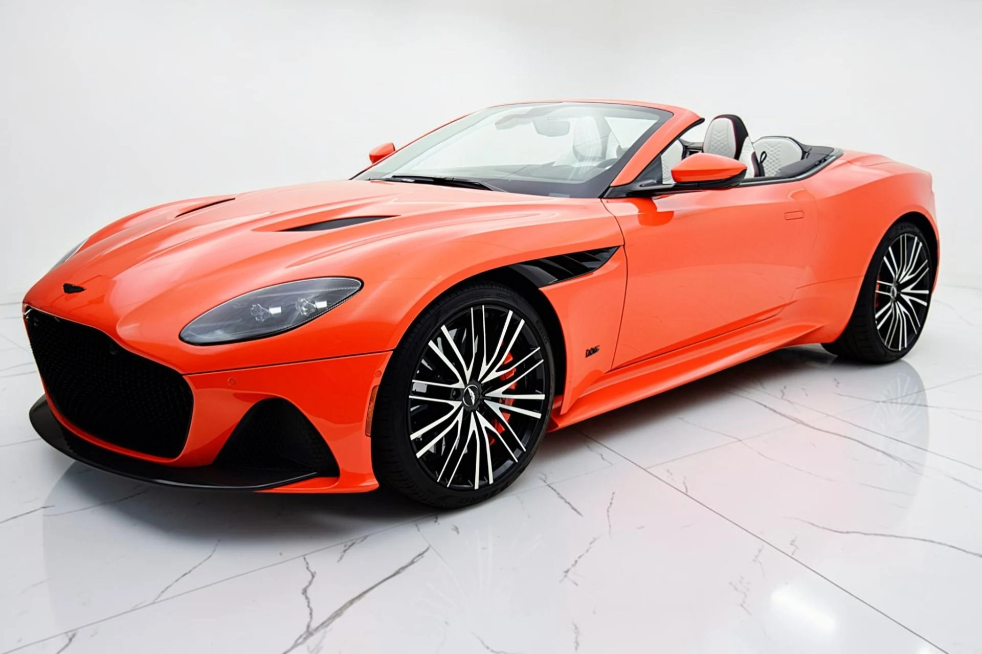 mph001_3487929274_Used_2023_Aston_Martin_DBS_Volante_c6f0210f83