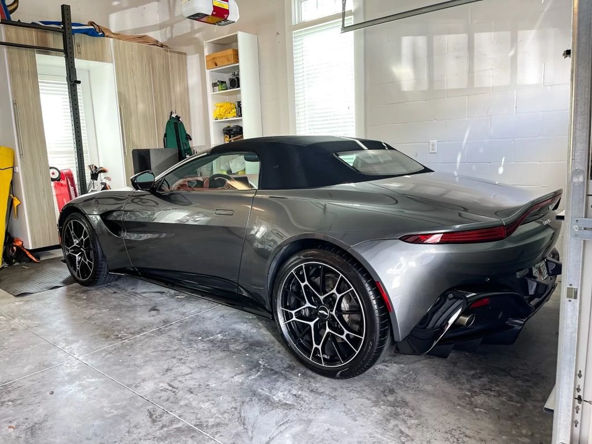 mph001_3493947713_Used_2021_Aston_Martin_Vantage_1724187535_4bd920b1d1