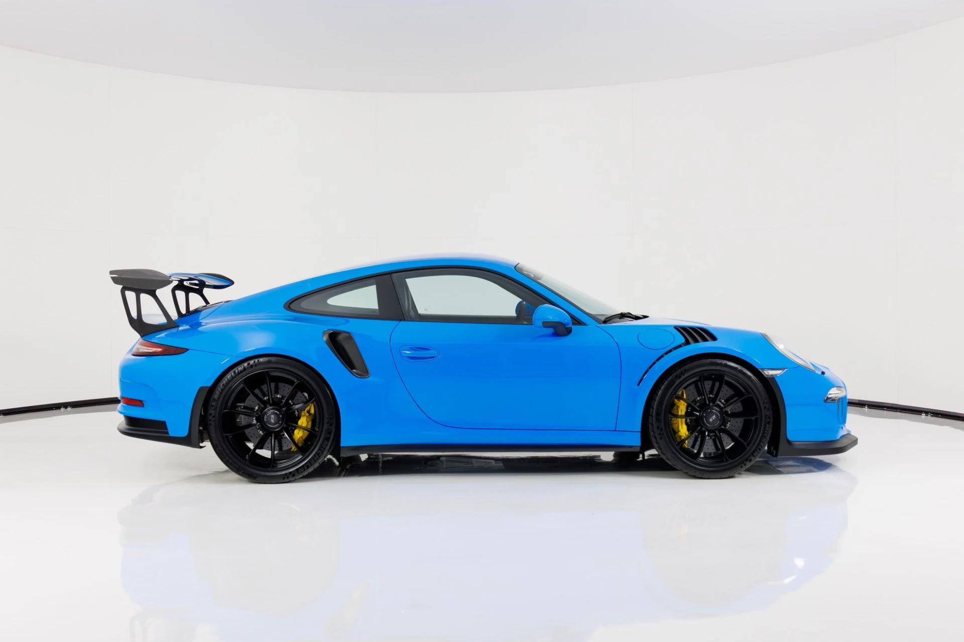 mph001_3496572905_Used_2016_Porsche_911_GT_3_RS_1769037869_c829cf4d3d