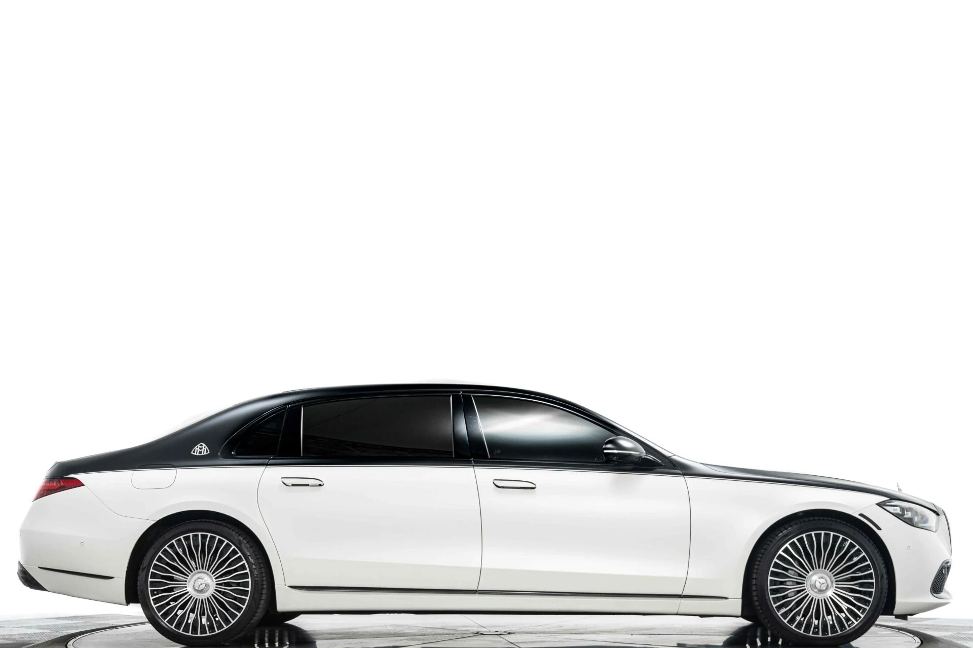 mph001_3501750285_Used_2021_Mercedes_Benz_Maybach_S_580_4_MATIC_Factory_Two_Tone_paint_Executive_Rear_Seat_Package_Bottle_Chiller_1776288092_b125b3d448