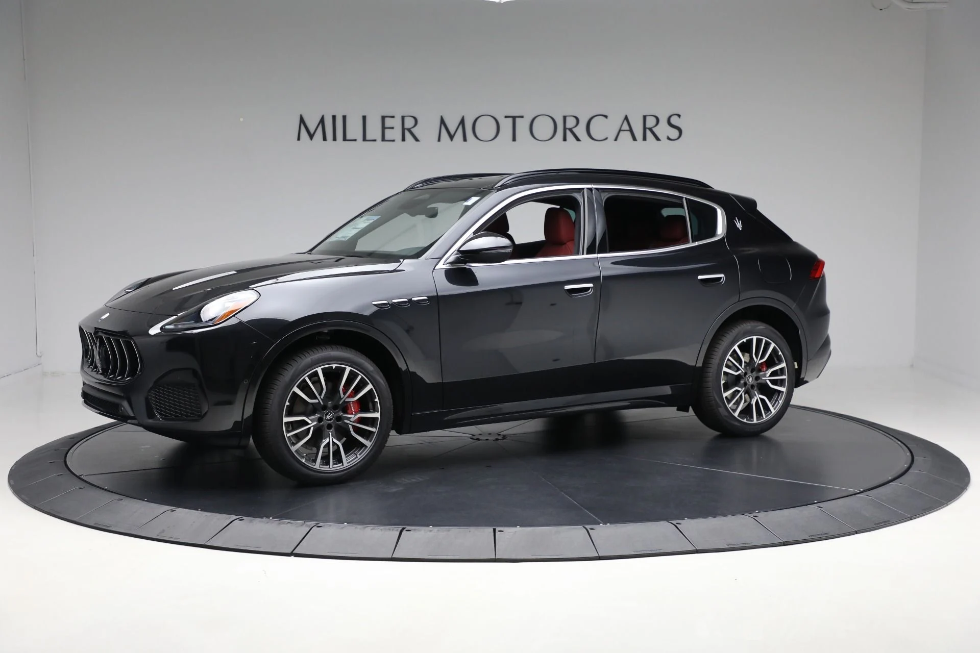 mph001_3508487636_New_2025_Maserati_Grecale_15cc692125