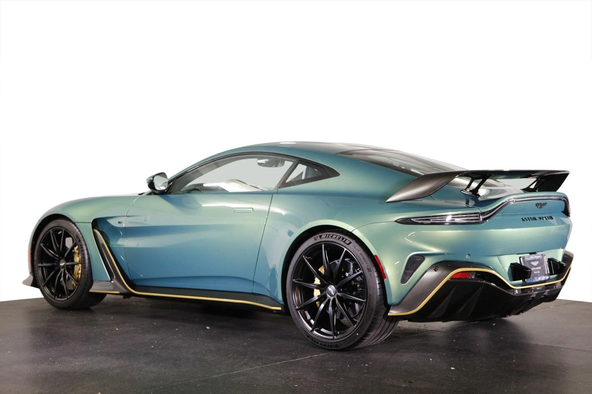 mph001_351058607_Used_2023_Aston_Martin_Vantage_1703768582_ae7ed77b6e