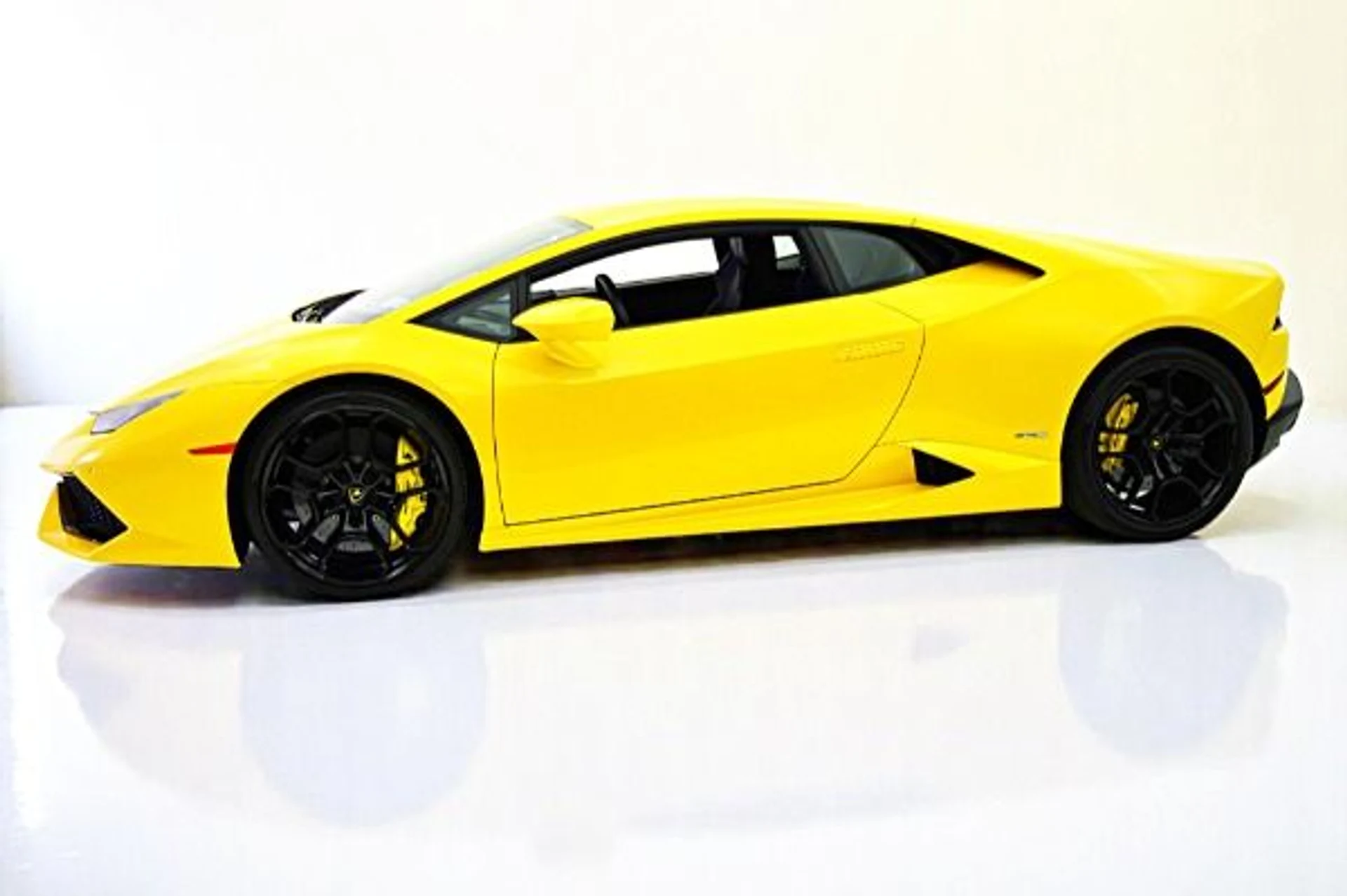 mph001_3513165019_Used_2015_Lamborghini_Huracan_LP_6104_e4ffb2cff8