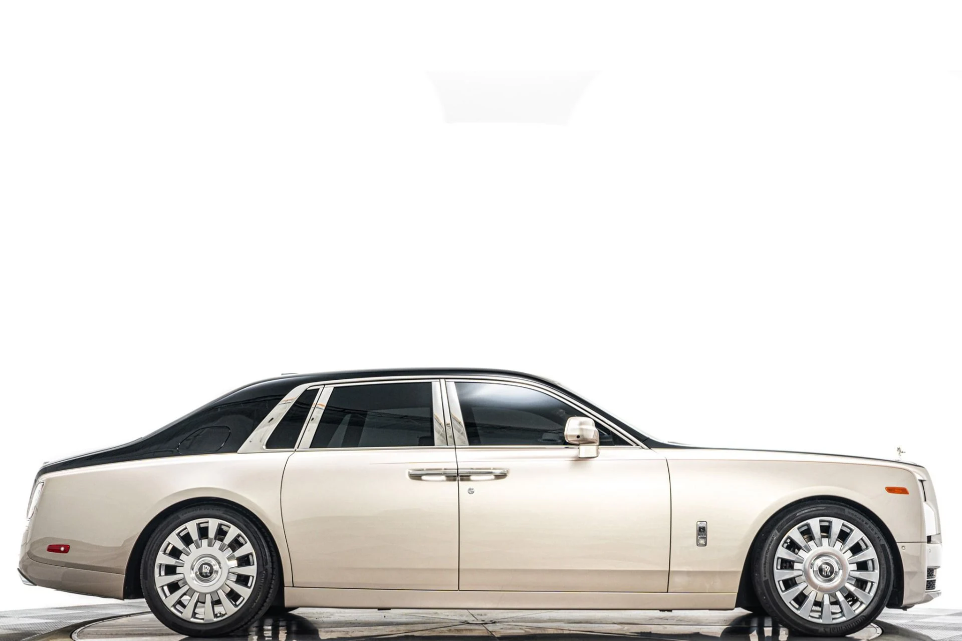 mph001_3515755148_Used_2019_Rolls_Royce_Phantom_The_Phantom_Package_Two_Tone_Paint_Bespoke_Audio_1785353671_2b1e9d7bf2