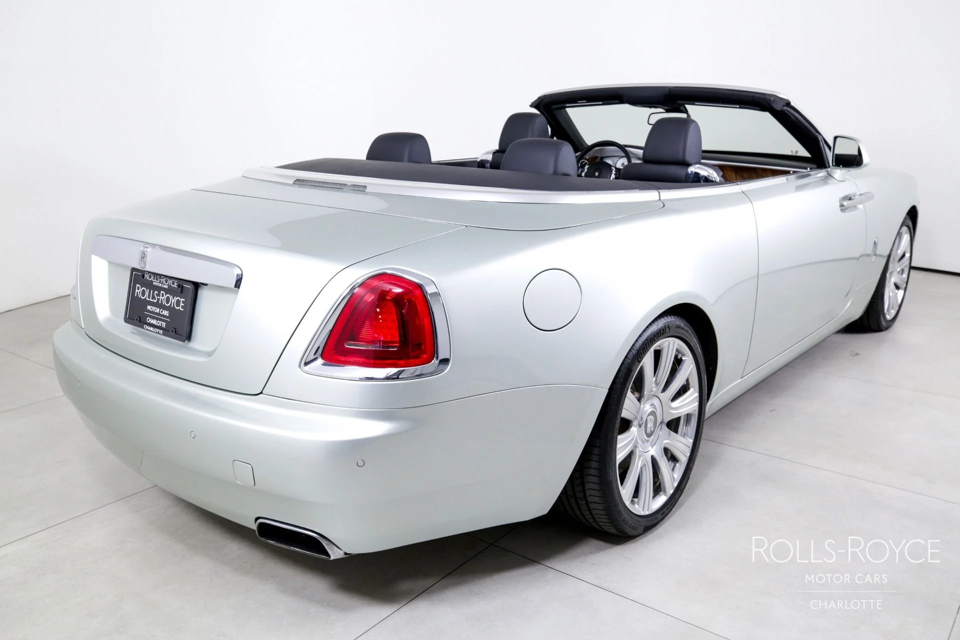 mph001_3522618173_Used_2017_Rolls_Royce_Dawn_1746196429_a664181e0d