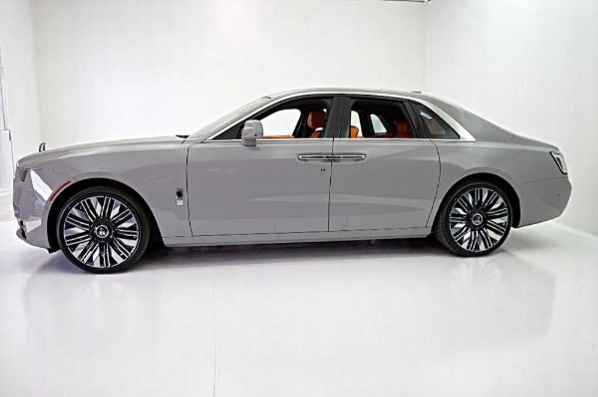 mph001_3522702685_Used_2025_Rolls_Royce_Ghost_7cb40f24e8
