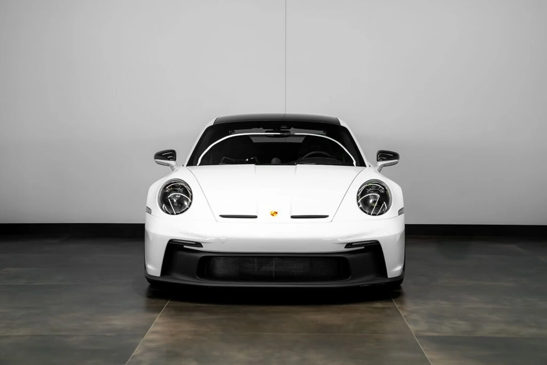 mph001_352280692_porsche_911_2024_jpg_v_1773863537_f96e6a7000