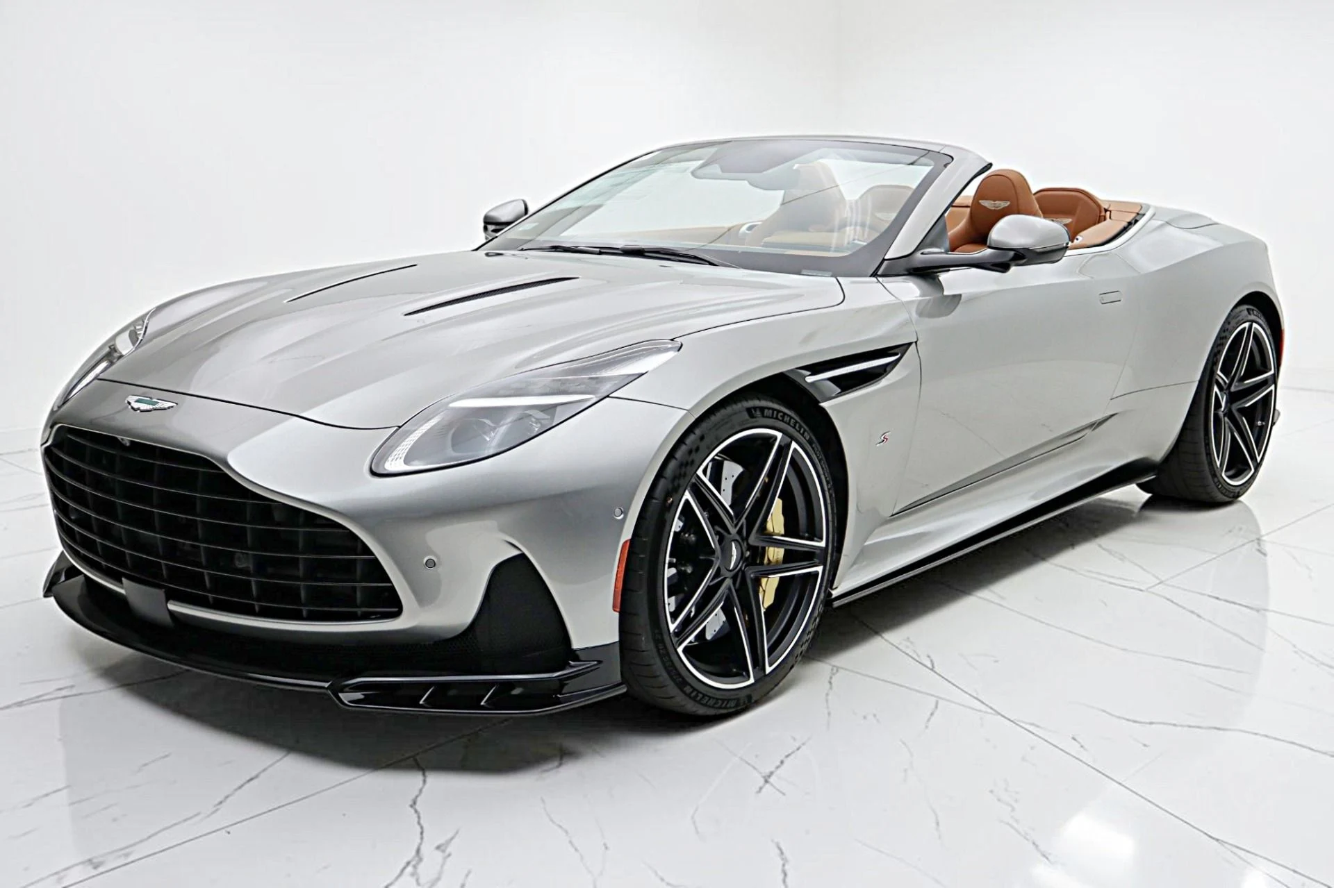 mph001_3526890193_New_2026_Aston_Martin_DB_12_S_Volante_1682c3d45c