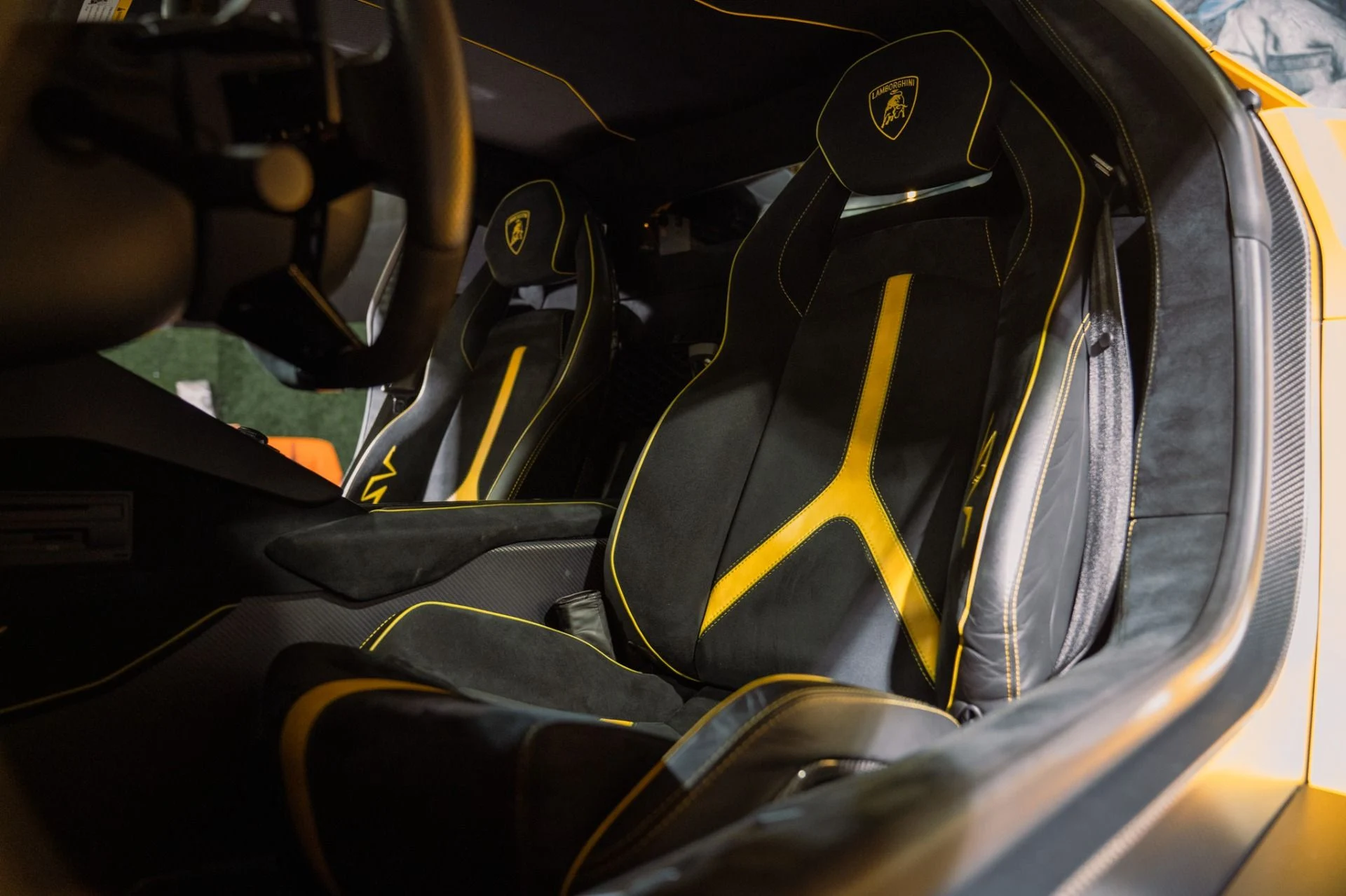 mph001_3535143668_Used_2016_Lamborghini_Aventador_LP_750_4_SV_Full_Carbon_Interior_with_Carbon_Seats_1792521135_3550d13936