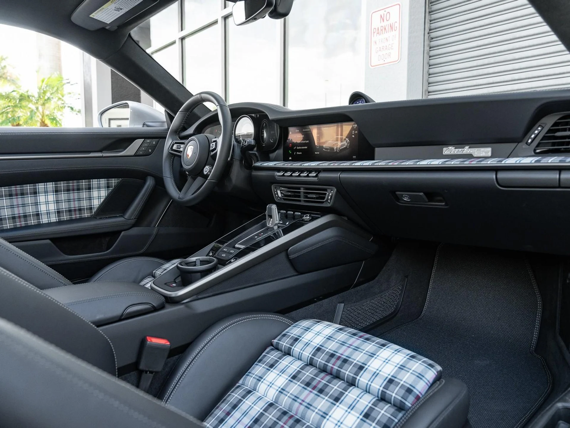 mph001_3550796391_Used_2025_Porsche_911_Turbo_1761858372_83ecfd003d