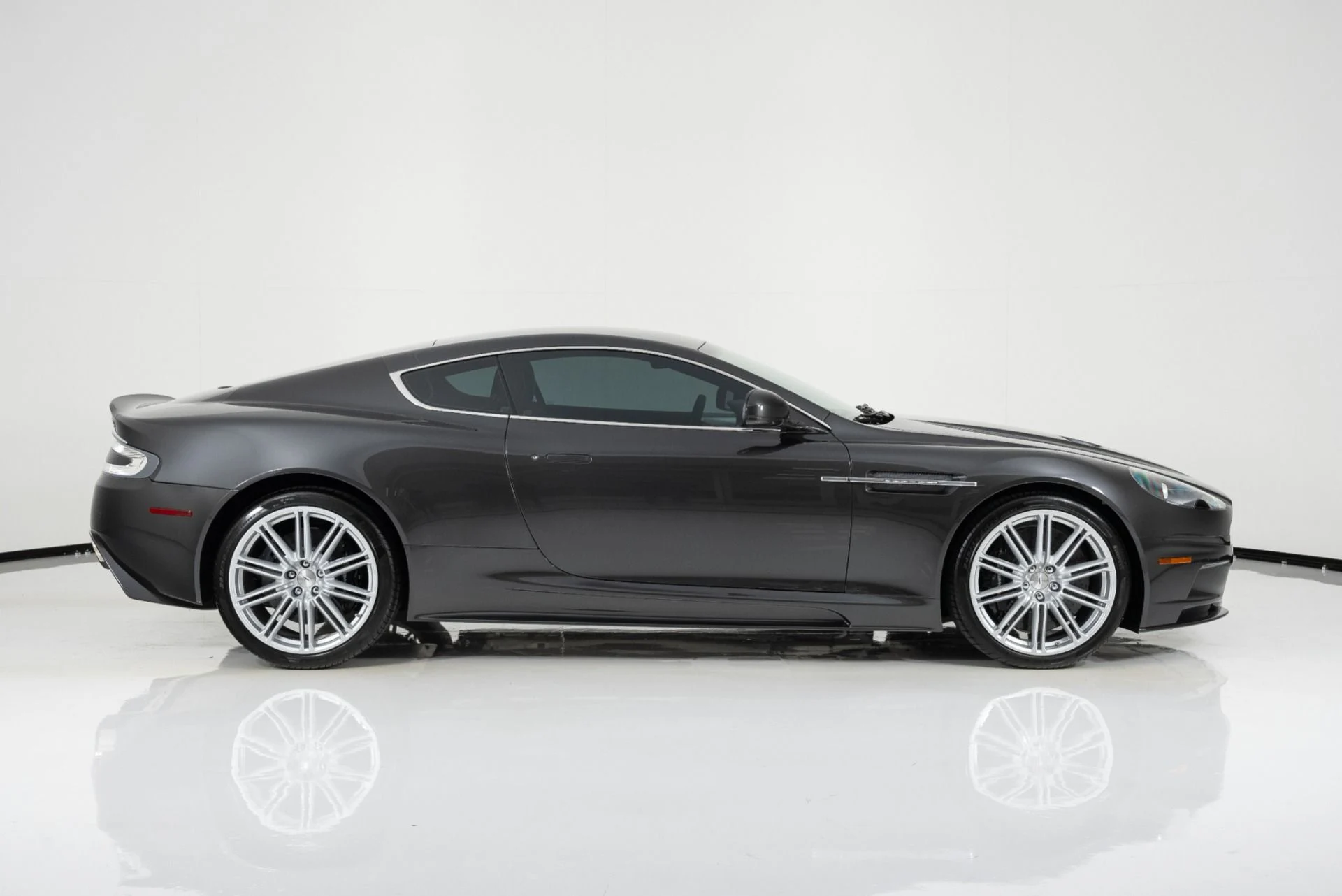 mph001_3564650193_Used_2011_Aston_Martin_DBS_1701890203_1380515df8