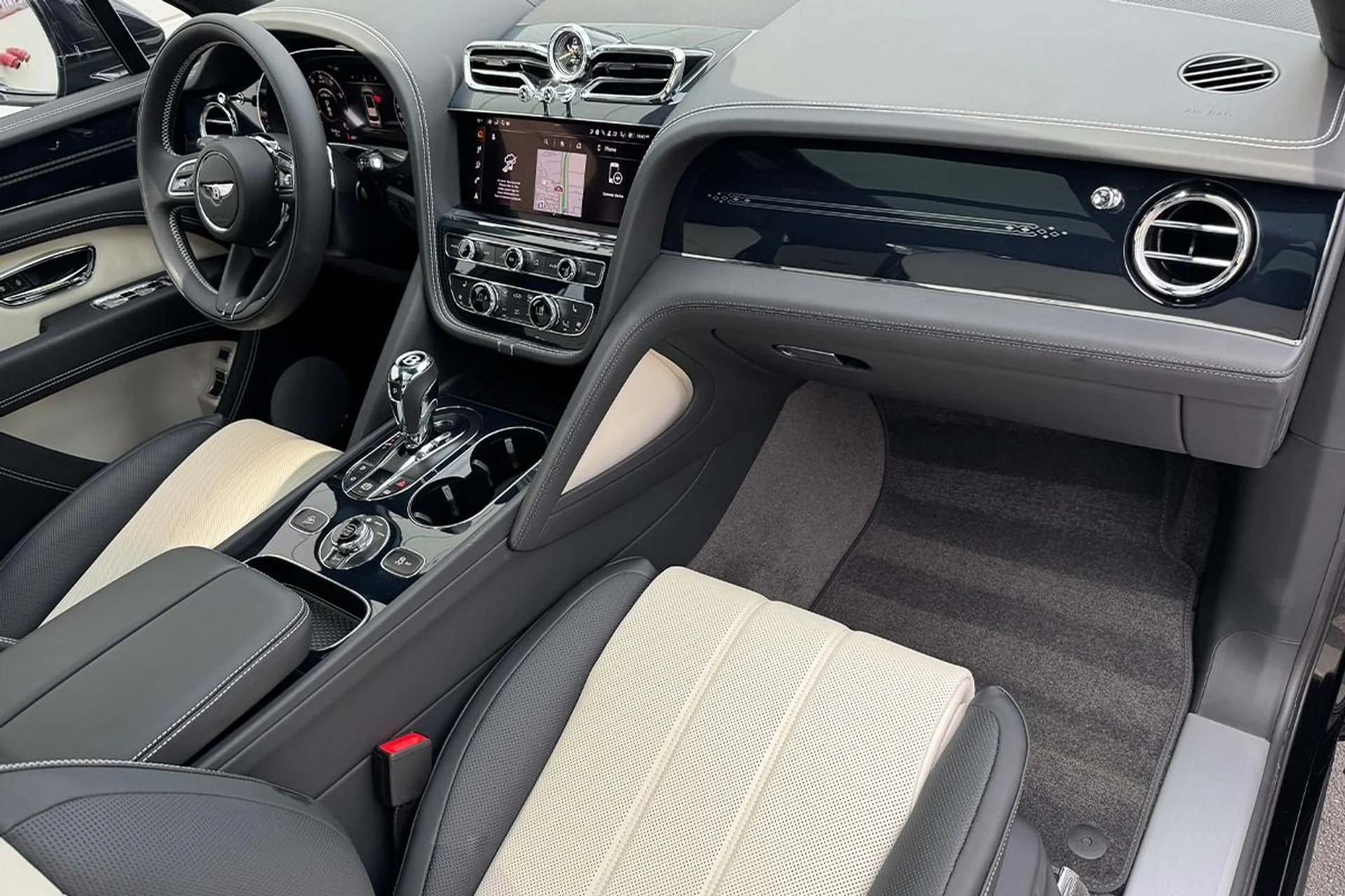 mph001_3567048940_New_2025_Bentley_Bentayga_V8_1749227501_a9ac1e41b2